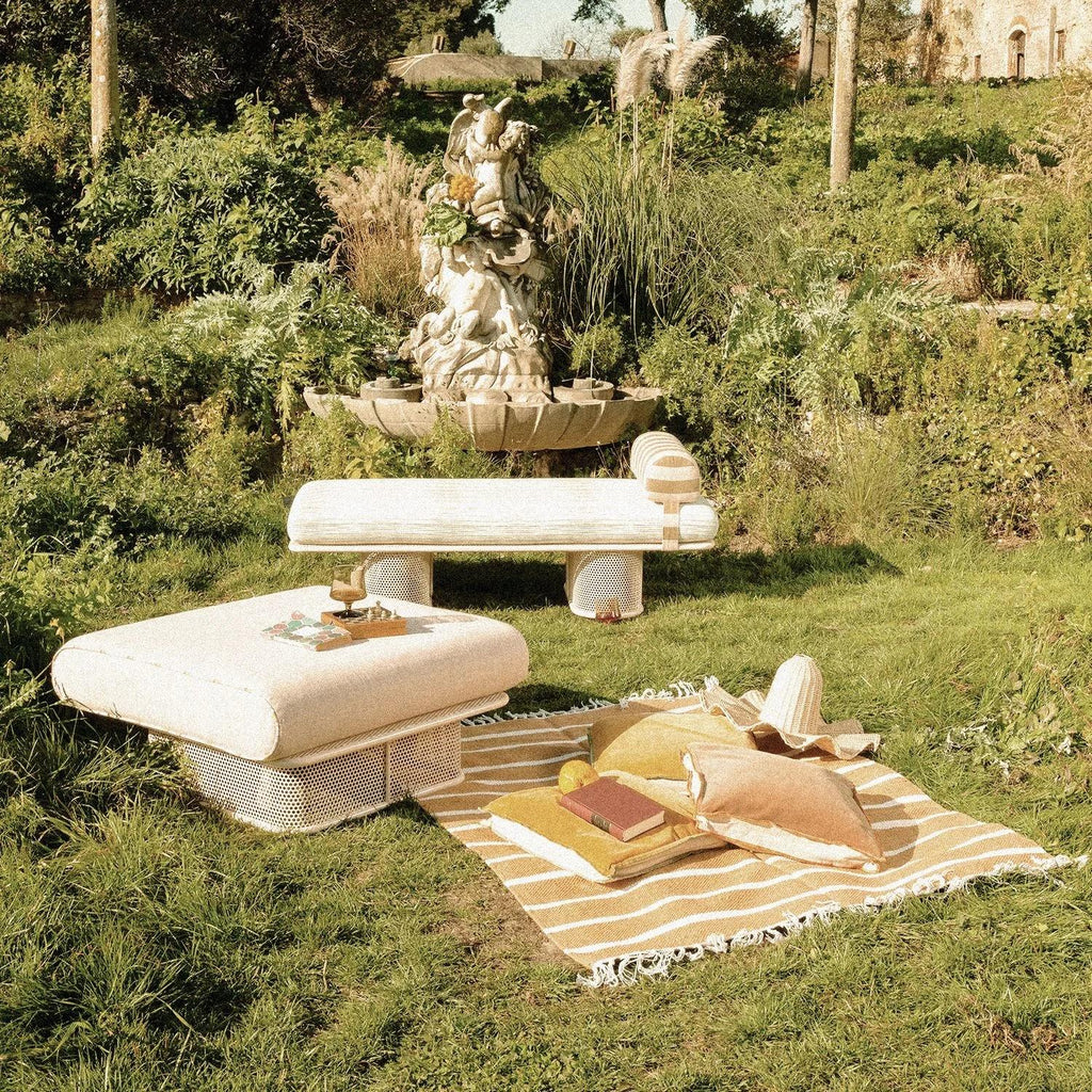 https://a.1stdibscdn.com/contemporary-riviera-bench-in-lacquered-nude-metal-stripes-fabric-for-outdoors-for-sale-picture-4/f_40973/f_386547521709297769977/1707216056874_sem_tigrt_1_ezgif_com_webp_to_jpg_converter_master.jpg