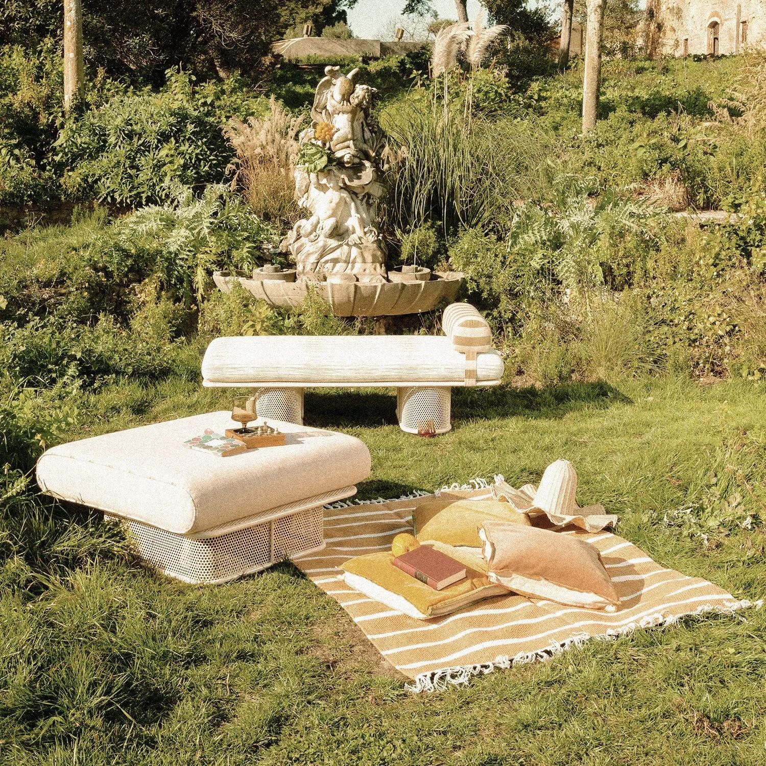 https://a.1stdibscdn.com/contemporary-riviera-bench-in-lacquered-nude-metal-stripes-fabric-for-outdoors-for-sale-picture-4/f_40973/f_386547521709297769977/1707216056874_sem_tigrt_1_ezgif_com_webp_to_jpg_converter_master.jpg