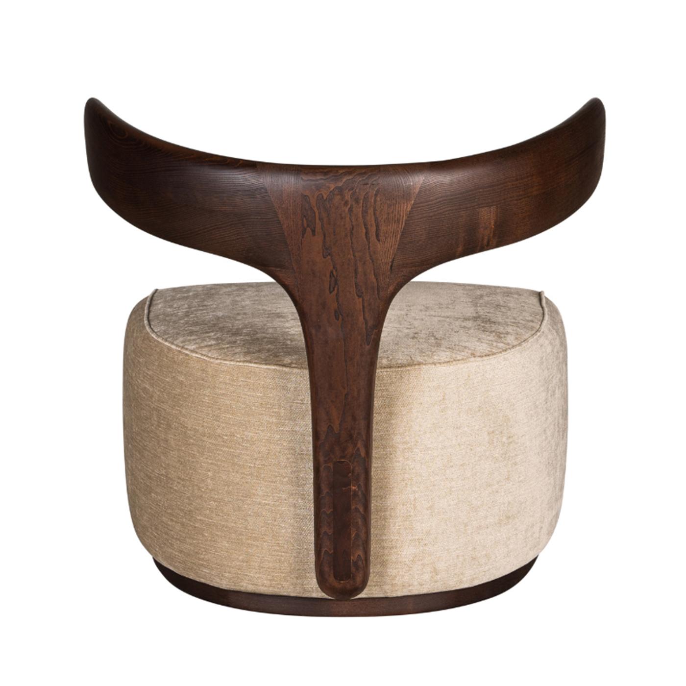 https://a.1stdibscdn.com/moby-dick-beige-fabric-covered-armchair-by-libero-rutilo-for-sale-picture-4/f_17062/f_441090421742373163984/1710943009605_MMAANY_0009_Moby_20Dick_203820F_20_287_29_master.jpg