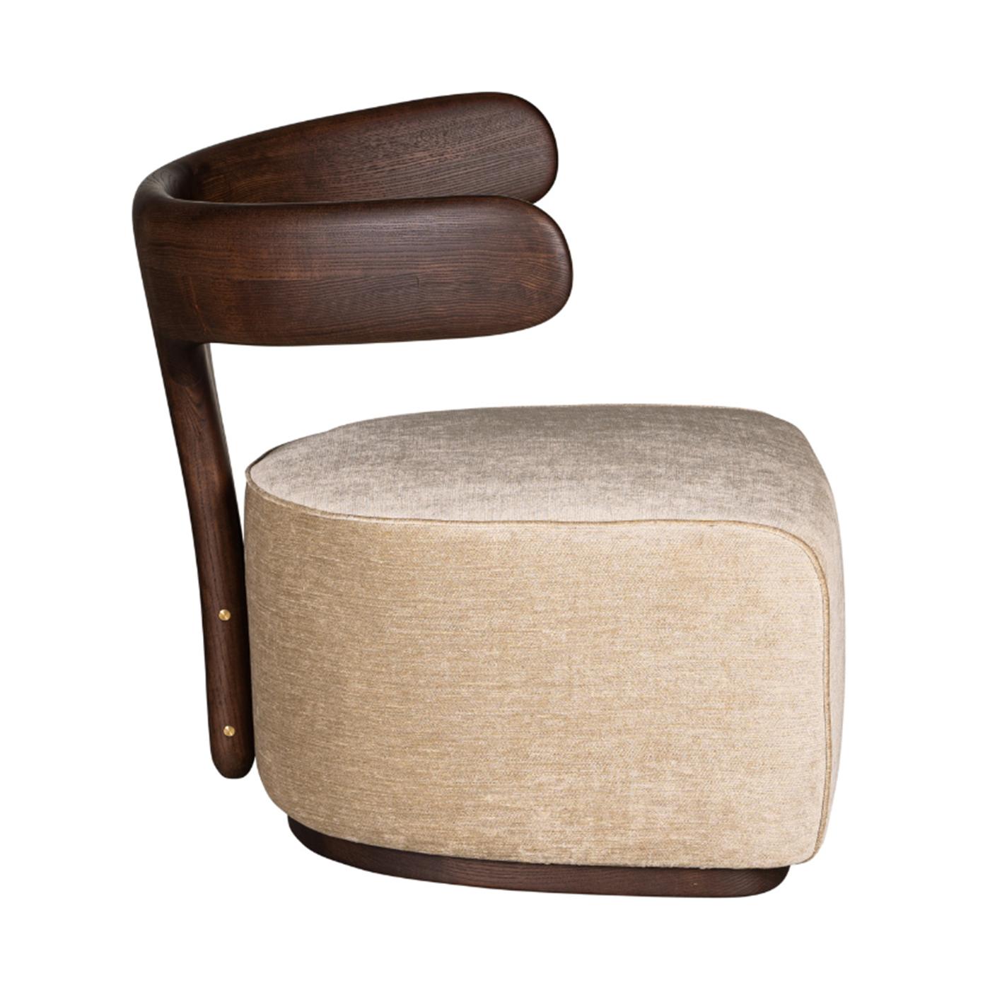https://a.1stdibscdn.com/moby-dick-beige-fabric-covered-armchair-by-libero-rutilo-for-sale-picture-3/f_17062/f_441090421742373164088/1710943014963_MMAANY_0010_Moby_20Dick_203820F_20_286_29_master.jpg