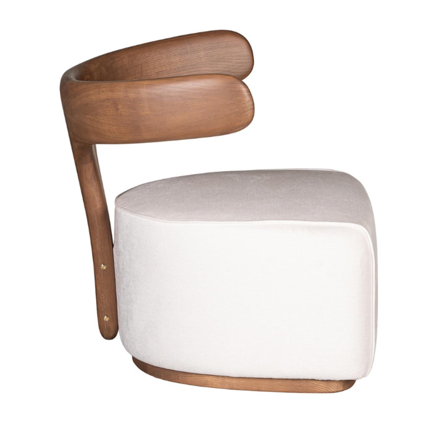 https://a.1stdibscdn.com/moby-dick-white-fabric-covered-armchair-by-libero-rutilo-for-sale-picture-4/f_17062/f_452302121748525414855/1710943121518_MMAANY_0013_Moby_20Dick_203820F_20_283_29_master.jpg