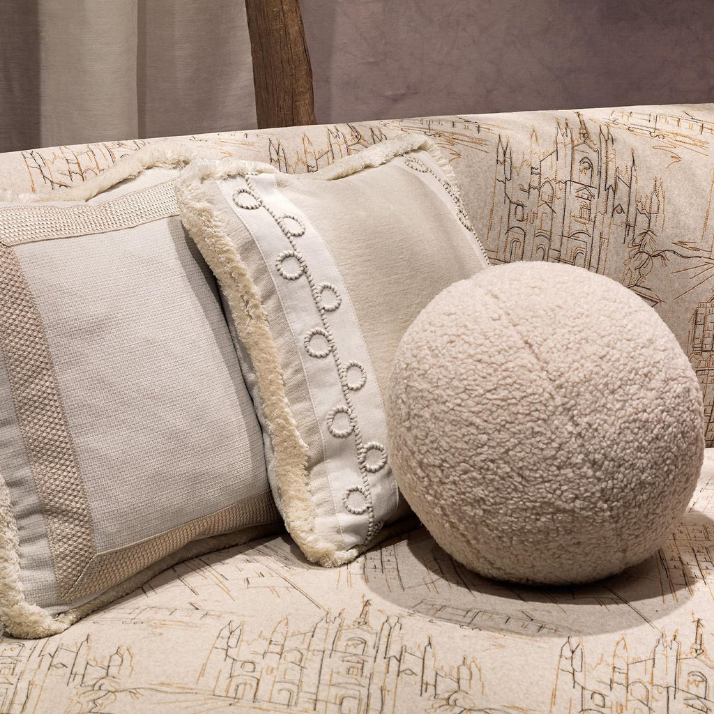 https://a.1stdibscdn.com/duse-cityscape-embroidered-beige-fabric-sofa-for-sale-picture-4/f_17062/f_405802621720690884816/1719301149274_AAEENY_0043_DUSE_4_master.jpeg