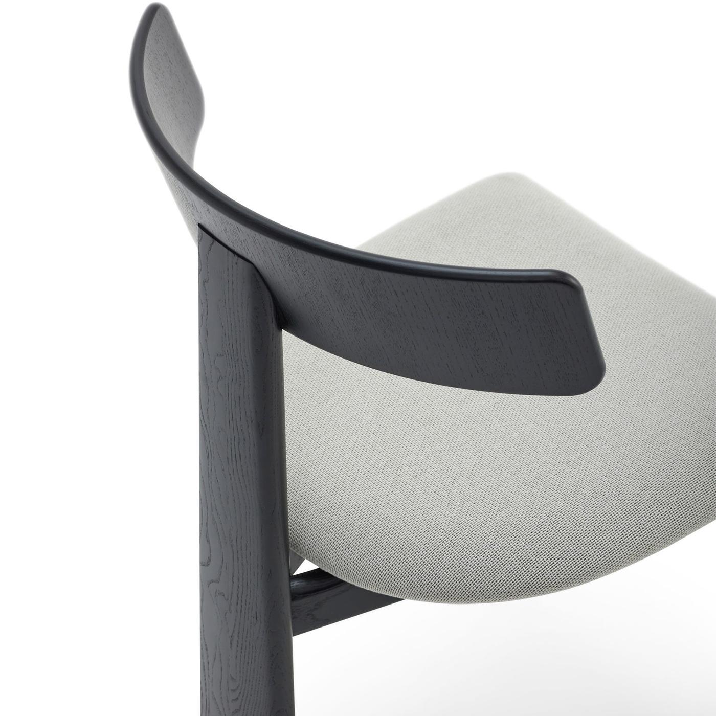 https://a.1stdibscdn.com/theo-black-chair-balutto-associati-design-for-sale-picture-2/f_17062/f_406842421721311008789/1719914099484_AMETNY_0005_LIVONI_THEO_0702_scaled_e1715766084417_master.jpg