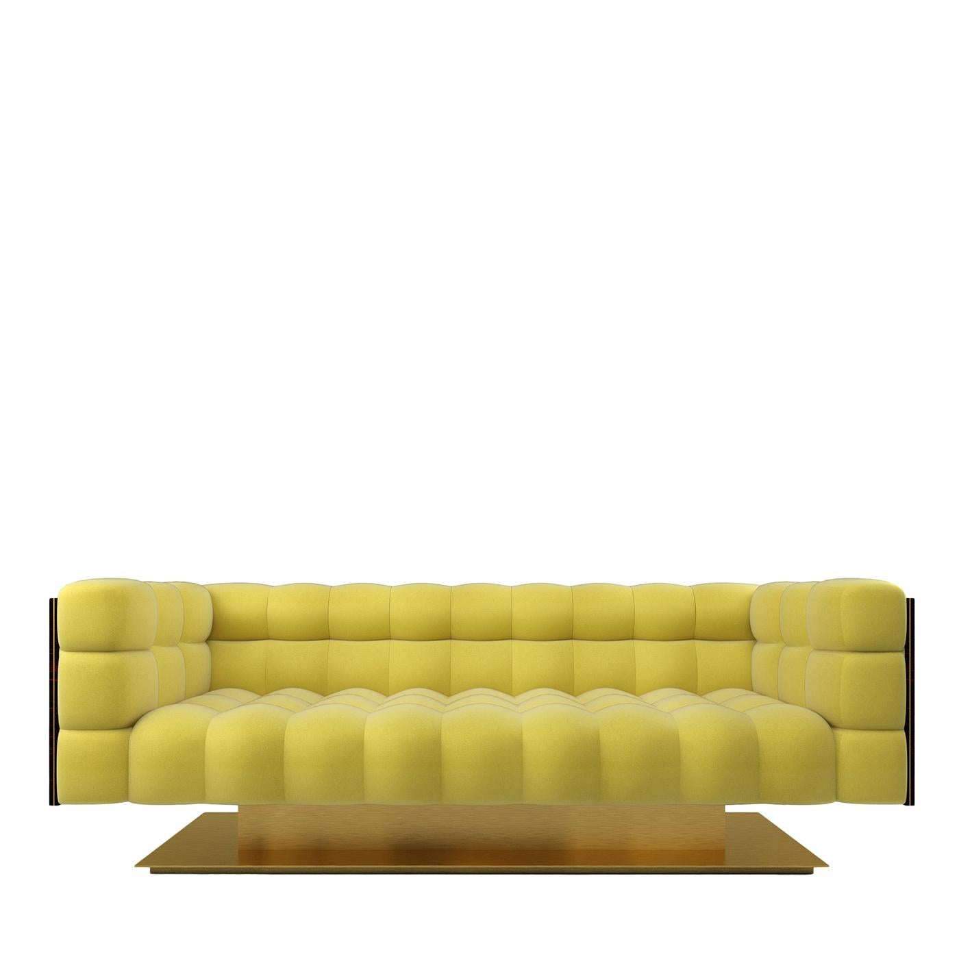 https://a.1stdibscdn.com/montgomery-3-seater-quilted-yellow-soft-by-studio-63-for-sale-picture-5/f_17062/f_441271721742470414841/1722243649435_AAEENY_0011_0001_I0221_20TP_2000_20Montgomery_20Sofa_20www_marioni_it_20_283_29_master.jpg