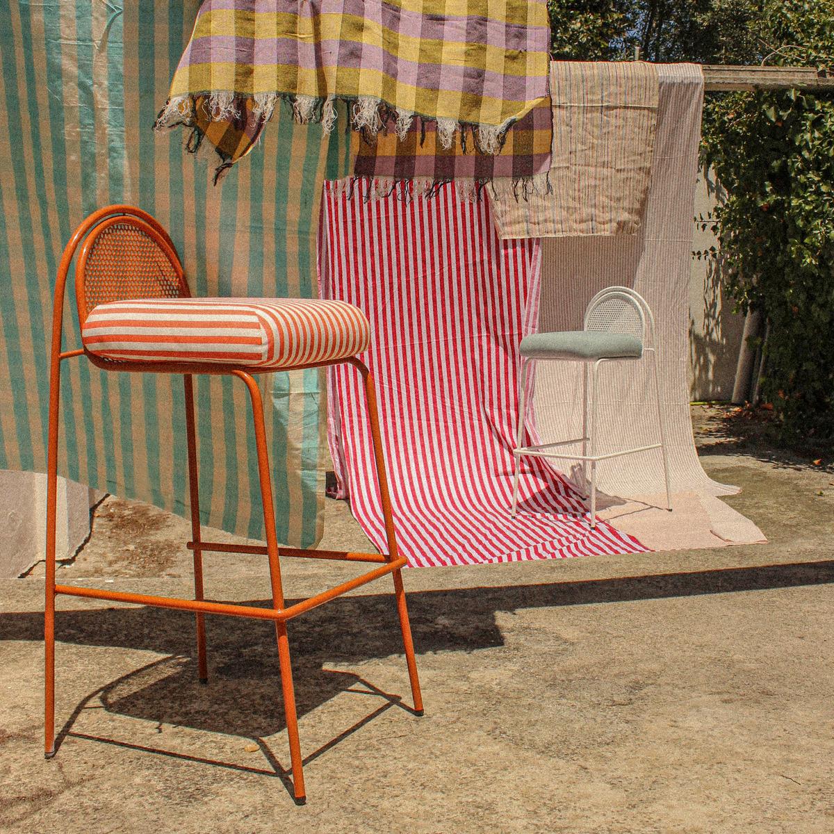 https://a.1stdibscdn.com/contemporary-riviera-bar-chair-in-lacquered-gold-metal-for-outdoors-for-sale-picture-10/f_40973/f_468954021759416425756/1722501303634_8_master.jpg