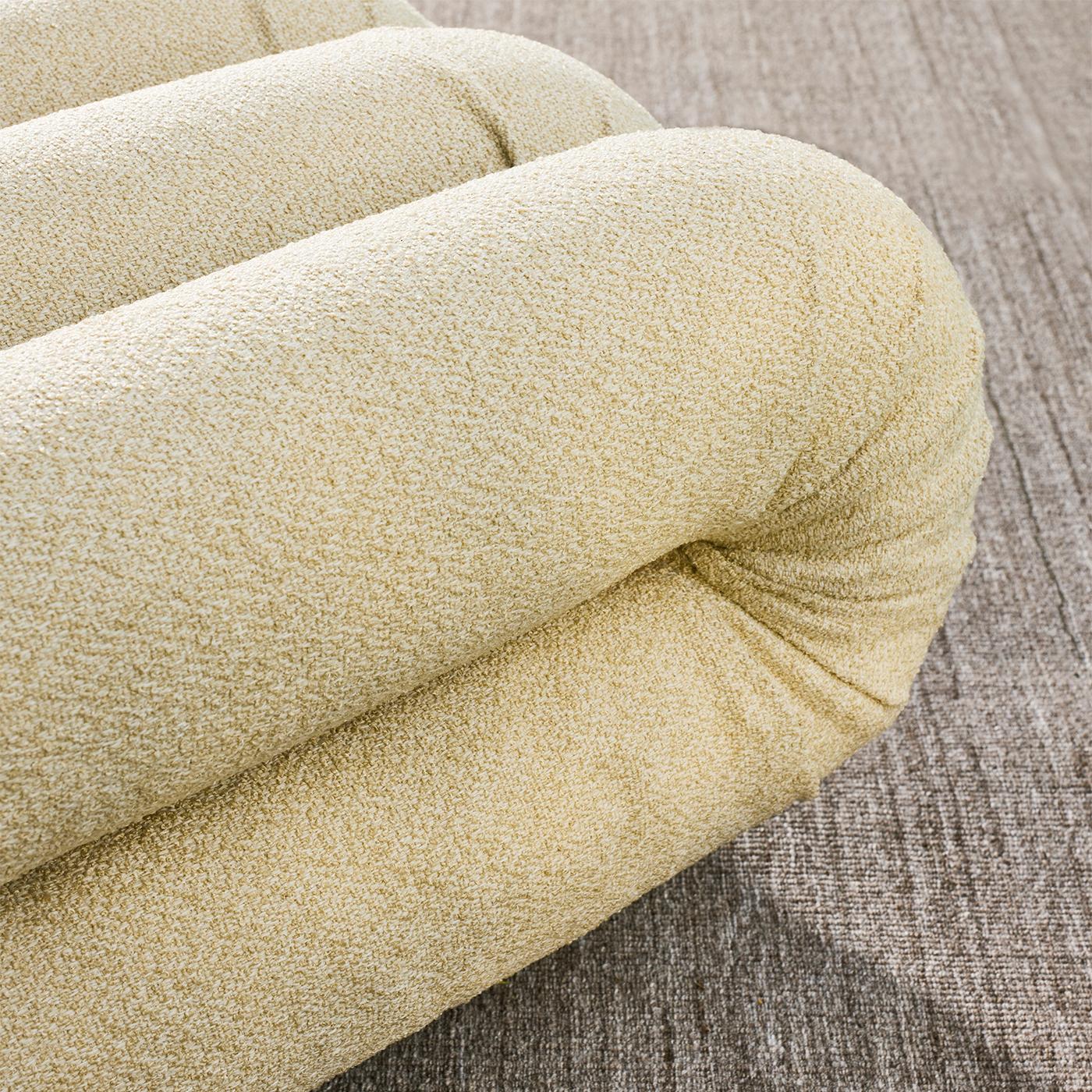 https://a.1stdibscdn.com/periscopio-fluted-beige-fabric-sofa-by-studiopepe-for-sale-picture-3/f_17062/f_451318721747900898266/1723201011231_AMETNY_0013_Exteta_B_538_master.jpg