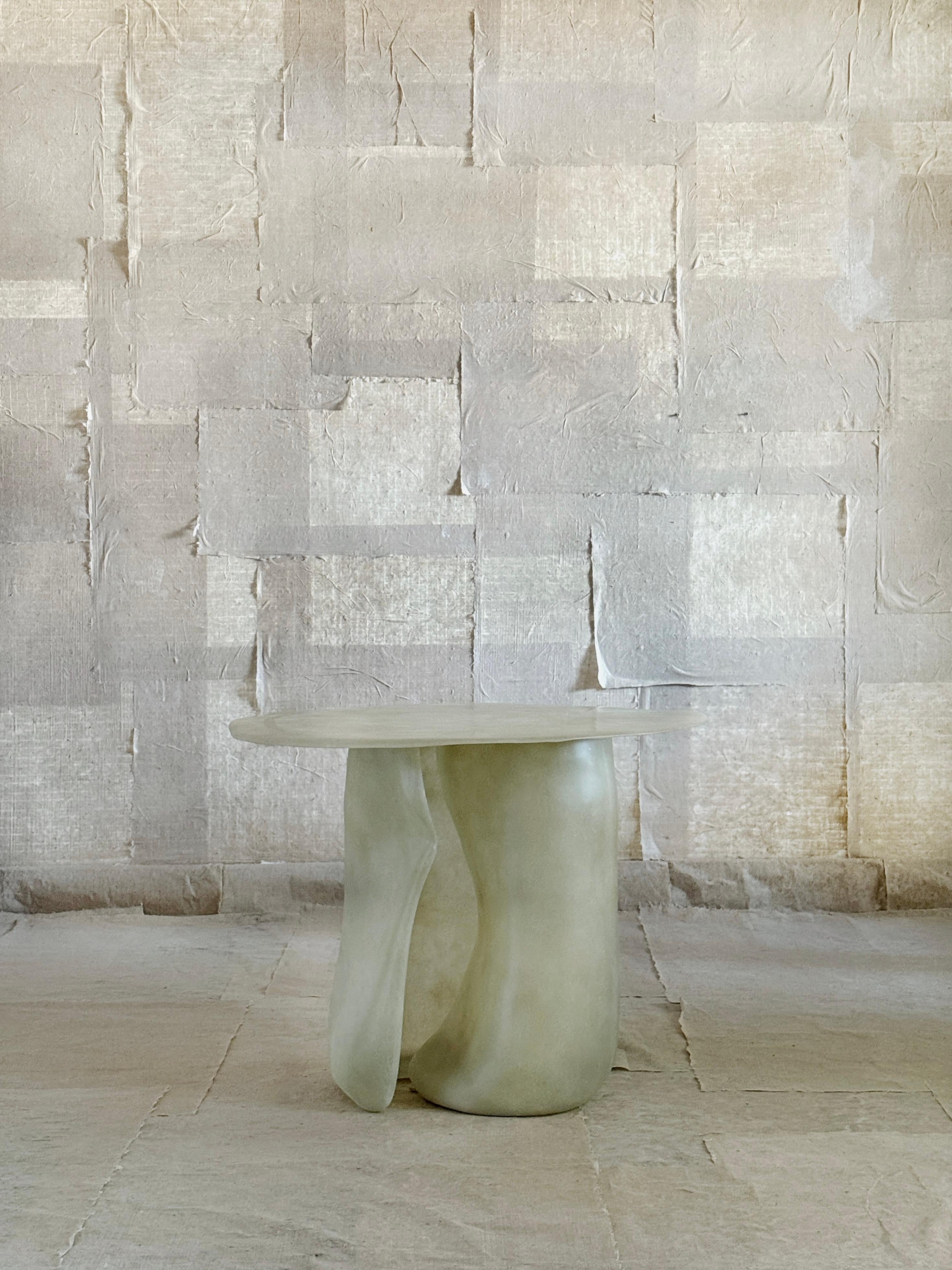 https://a.1stdibscdn.com/jade-formless-fiberglass-round-table-by-kar-for-sale-picture-6/f_12192/f_476238521763592958145/172371BF_F054_4894_83A4_008267A08EEE_master.jpg