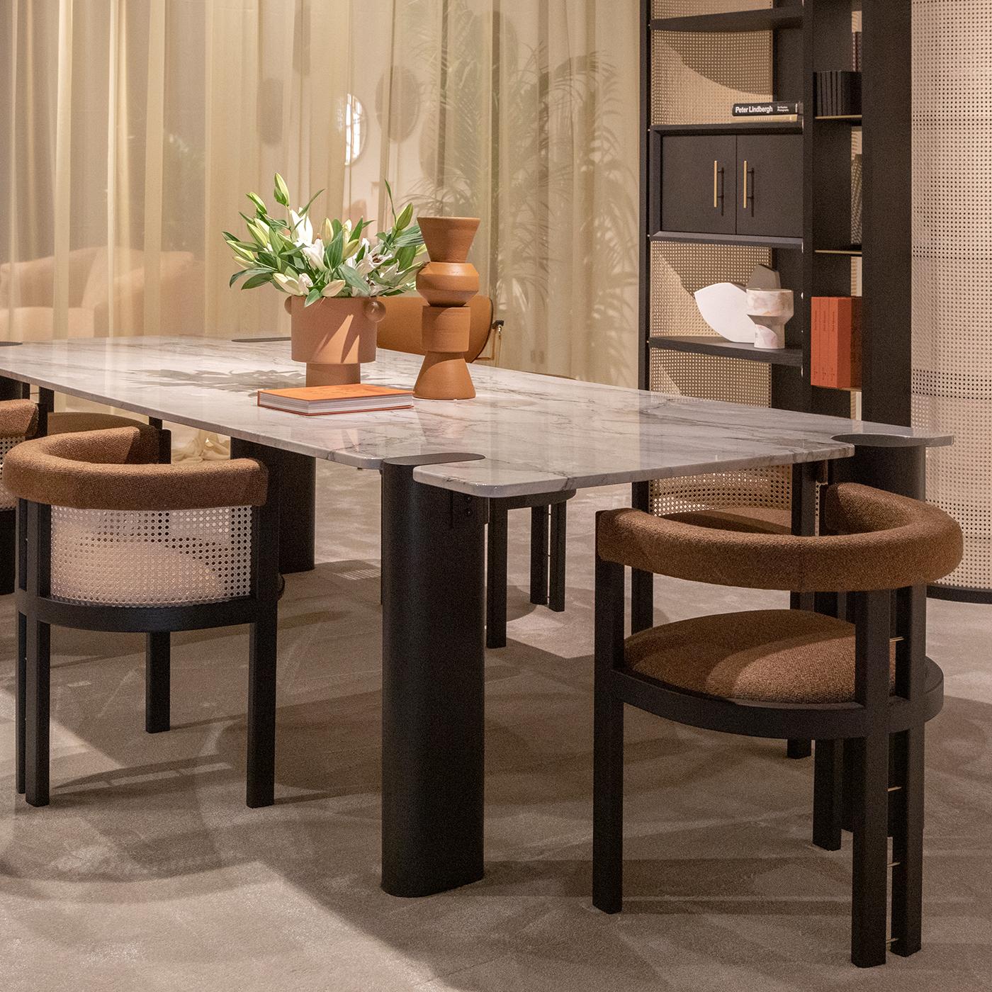https://a.1stdibscdn.com/kumiko-moka-stained-ash-chair-by-black-tie-for-sale-picture-5/f_17062/f_444684321744367692143/1729866700807_MATENY_0025_Kumiko_20paglia_20di_20vienna_4_master.jpg