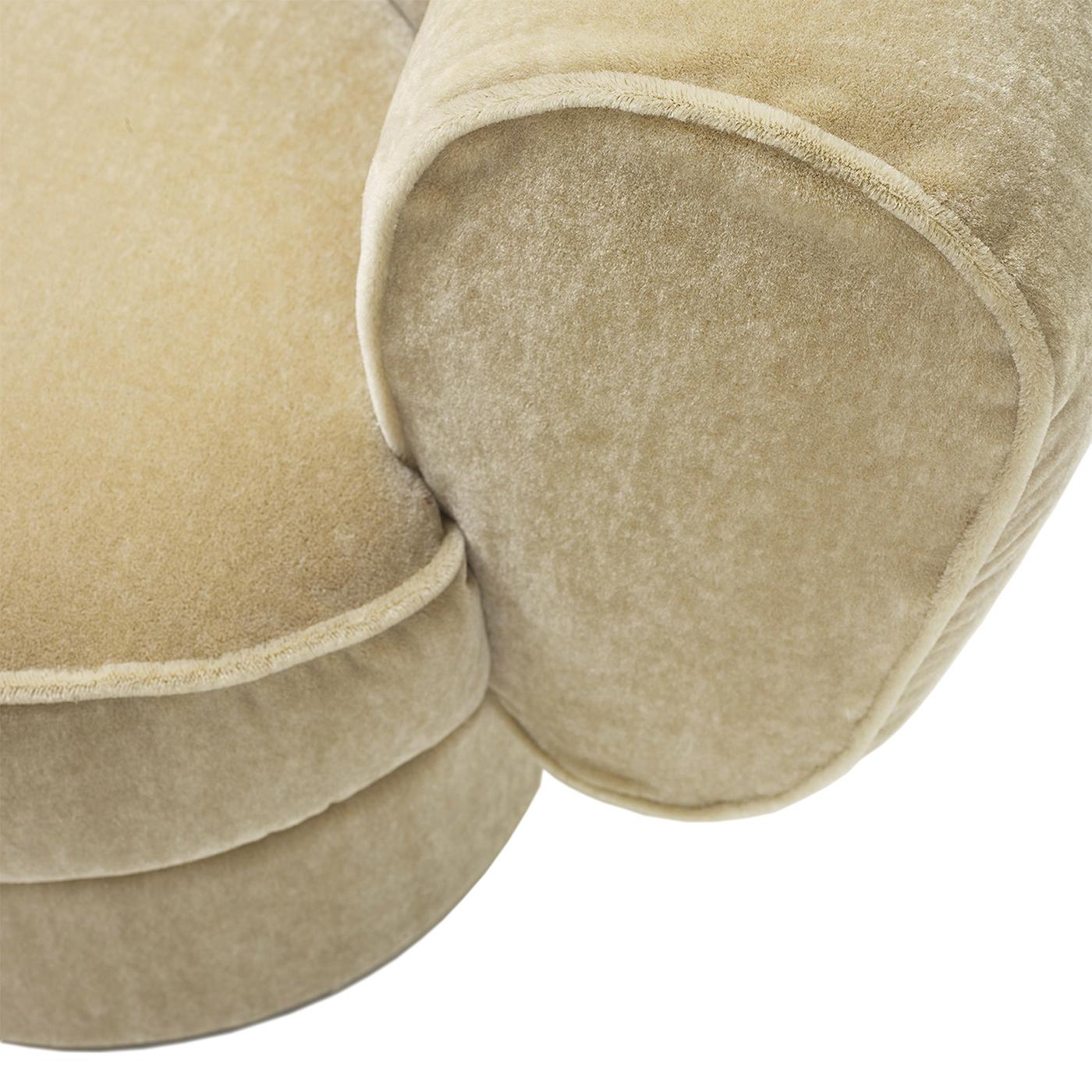https://a.1stdibscdn.com/grace-4-seater-beige-fabric-sofa-by-studio-63-for-sale-picture-4/f_17062/f_441270521742469556350/1738254421484_ARTANY_0000_I0201_20TT_2000_20Grace_20Sofa_20www_marioni_it_20_284_29_master.jpg