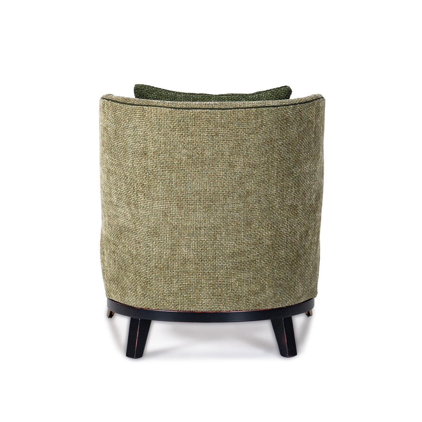 https://a.1stdibscdn.com/agostina-green-fabric-armchair-by-mantellassi-1926-for-sale-picture-2/f_17062/f_453075421749032530452/1739887030299_MATENY_0168_Copia_20di_20_DSC3289_master.jpg