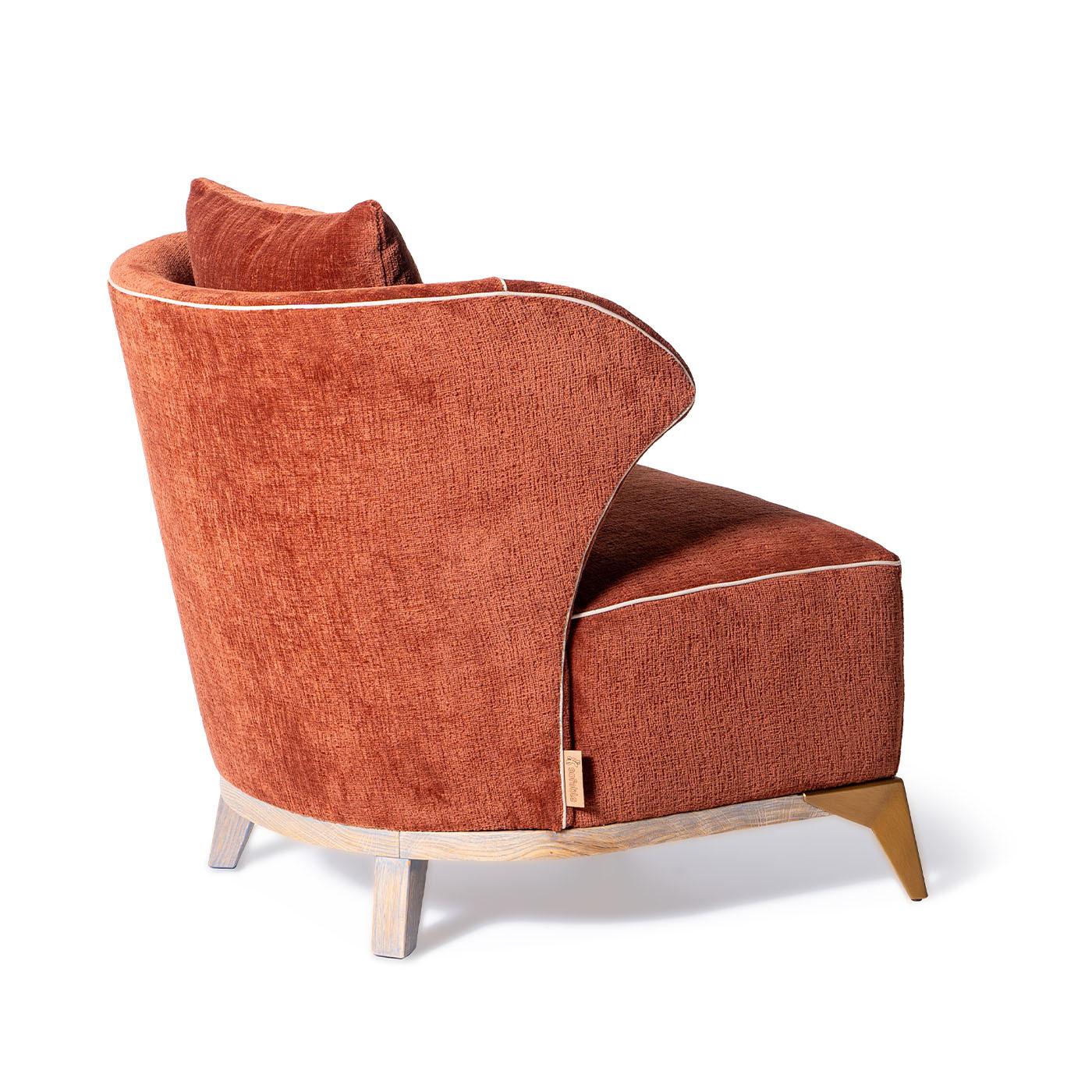 https://a.1stdibscdn.com/agostina-red-fabric-armchair-by-mantellassi-1926-for-sale-picture-3/f_17062/f_453076221749032852338/1739887187828_MATENY_0098_Copia_20di_20DSC08227_master.jpg