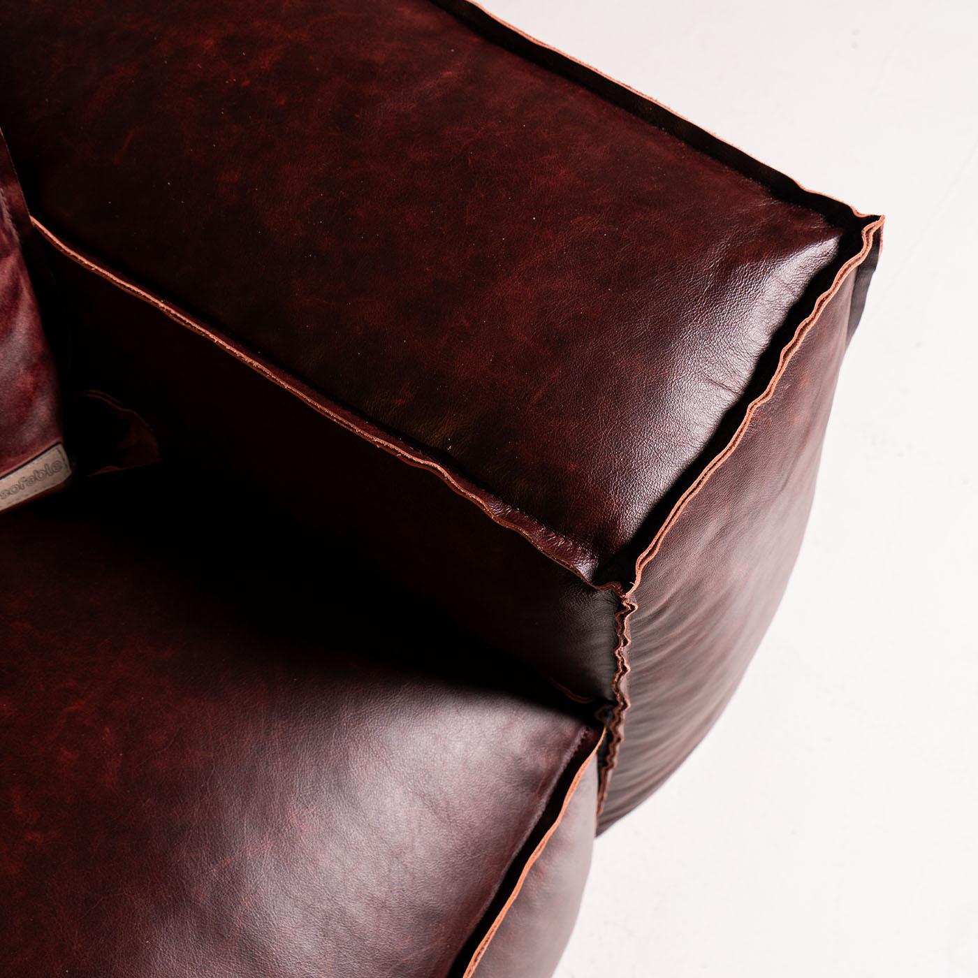 https://a.1stdibscdn.com/dodo-mahogany-leather-sofa-by-mantellassi-1926-for-sale-picture-6/f_17062/f_454723421750081917526/1739889276348_MATENY_0146_Copia_20di_20_DSC6650_master.jpg