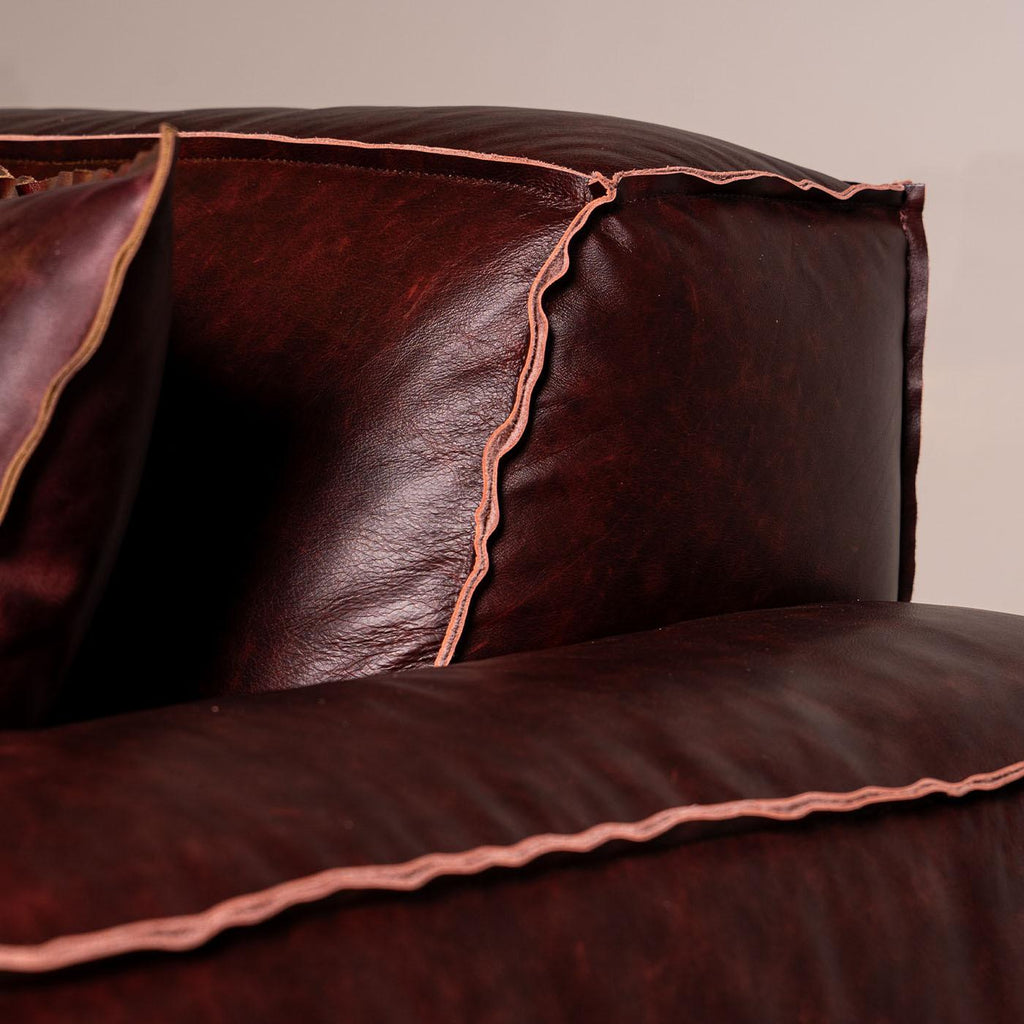 https://a.1stdibscdn.com/dodo-mahogany-leather-sofa-by-mantellassi-1926-for-sale-picture-5/f_17062/f_454723421750081917470/1739889276642_MATENY_0145_Copia_20di_20_DSC6652_master.jpg