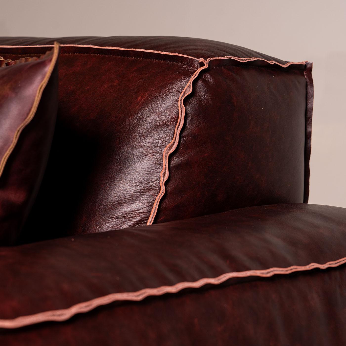 https://a.1stdibscdn.com/dodo-mahogany-leather-sofa-by-mantellassi-1926-for-sale-picture-5/f_17062/f_454723421750081917470/1739889276642_MATENY_0145_Copia_20di_20_DSC6652_master.jpg
