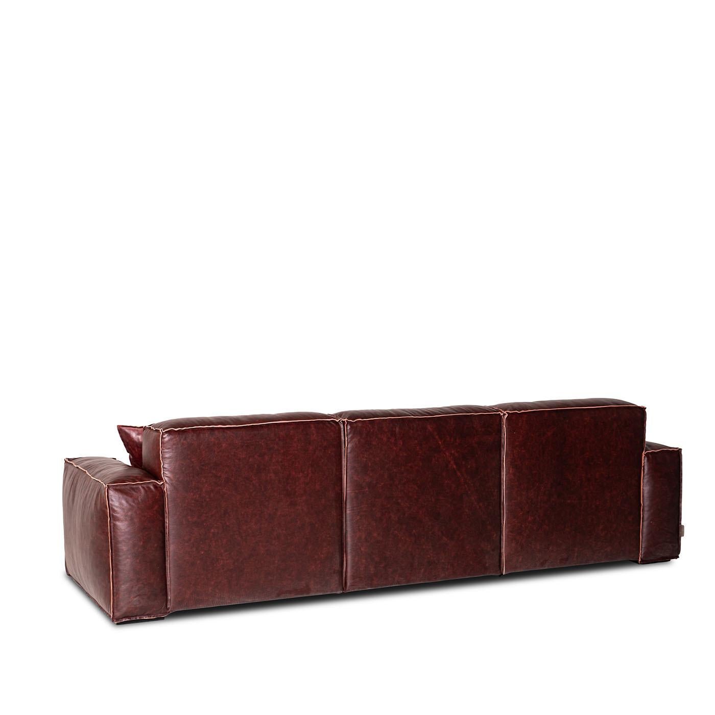 https://a.1stdibscdn.com/dodo-mahogany-leather-sofa-by-mantellassi-1926-for-sale-picture-2/f_17062/f_454723421750081917358/1739889323455_MATENY_0147_Copia_20di_20_DSC6643_master.jpg