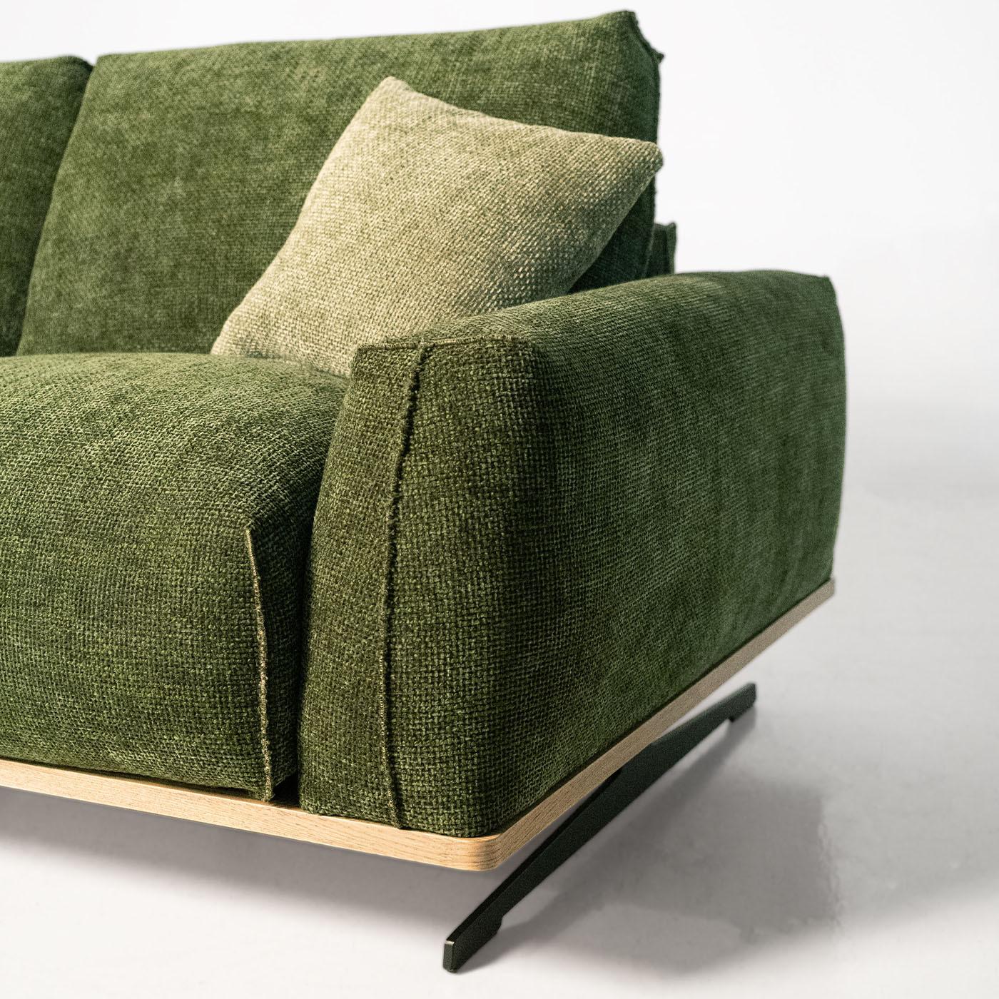 https://a.1stdibscdn.com/boboli-green-fabric-sofa-with-wooden-base-by-mantellassi-1926-for-sale-picture-5/f_17062/f_453074421749032089143/1739889373494_MATENY_0162_Copia_20di_20_DSC4044_master.jpg