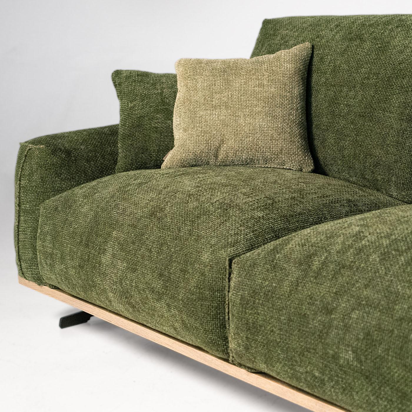 https://a.1stdibscdn.com/boboli-green-fabric-sofa-with-wooden-base-by-mantellassi-1926-for-sale-picture-4/f_17062/f_453074421749032089197/1739889397634_MATENY_0163_Copia_20di_20_DSC4042_master.jpg