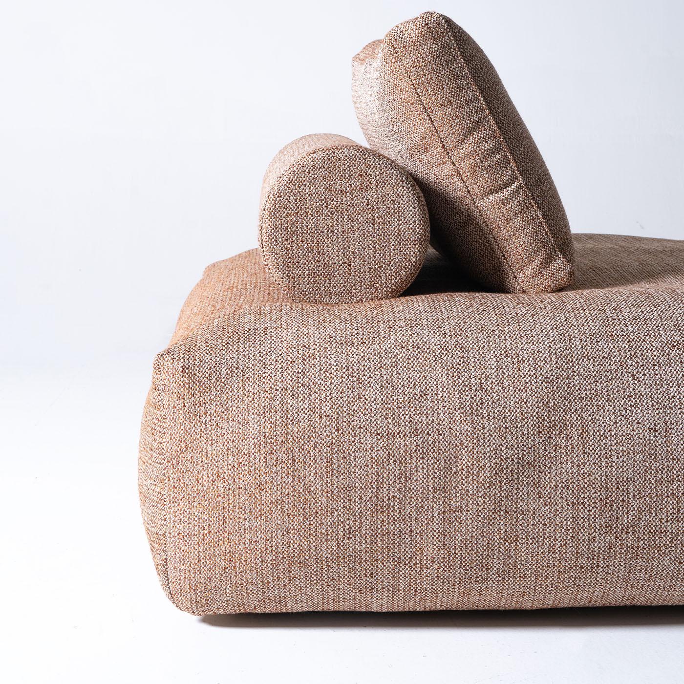 https://a.1stdibscdn.com/freestyle-pink-fabric-platform-sofa-by-mantellassi-1926-for-sale-picture-4/f_17062/f_453072921749031607901/1739890549817_MATENY_0059_Copia_20di_20DSC09024_master.jpg