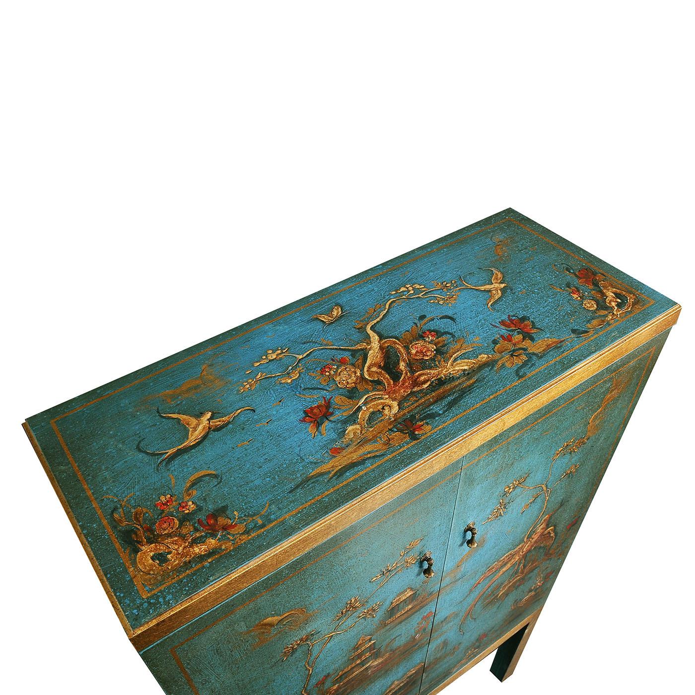 https://a.1stdibscdn.com/dante-chinoiserie-style-carved-wooden-bar-cabinet-by-spini-firenze-for-sale-picture-3/f_17062/f_441776821742805292714/1741249790179_MATENY_0000_21536_20Dante_204_master.jpg