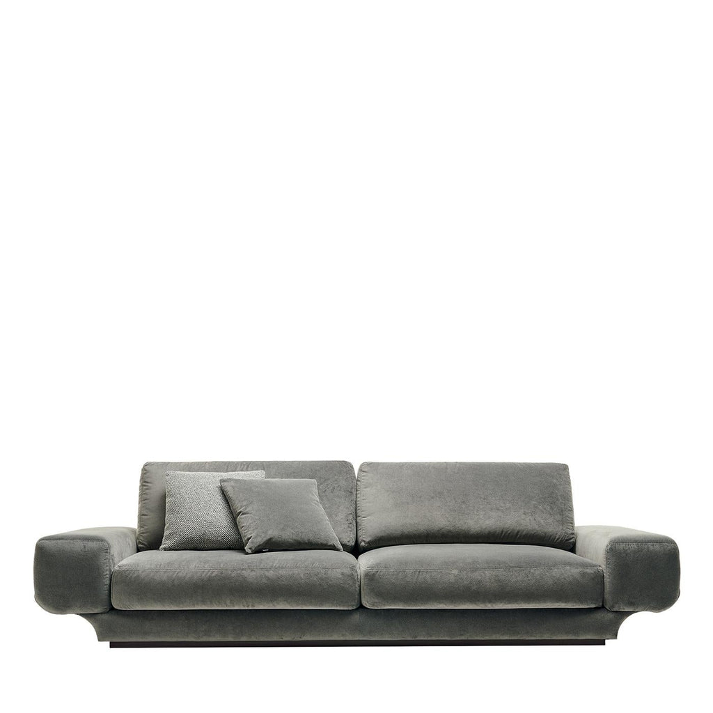 https://a.1stdibscdn.com/milo-gray-fabric-with-aluminum-details-3-seater-sofa-by-zanaboni-for-sale-picture-6/f_17062/f_450905621747664625242/1742299260151_STTRNY_0000_0000_MILO_20_284_29_master.jpg