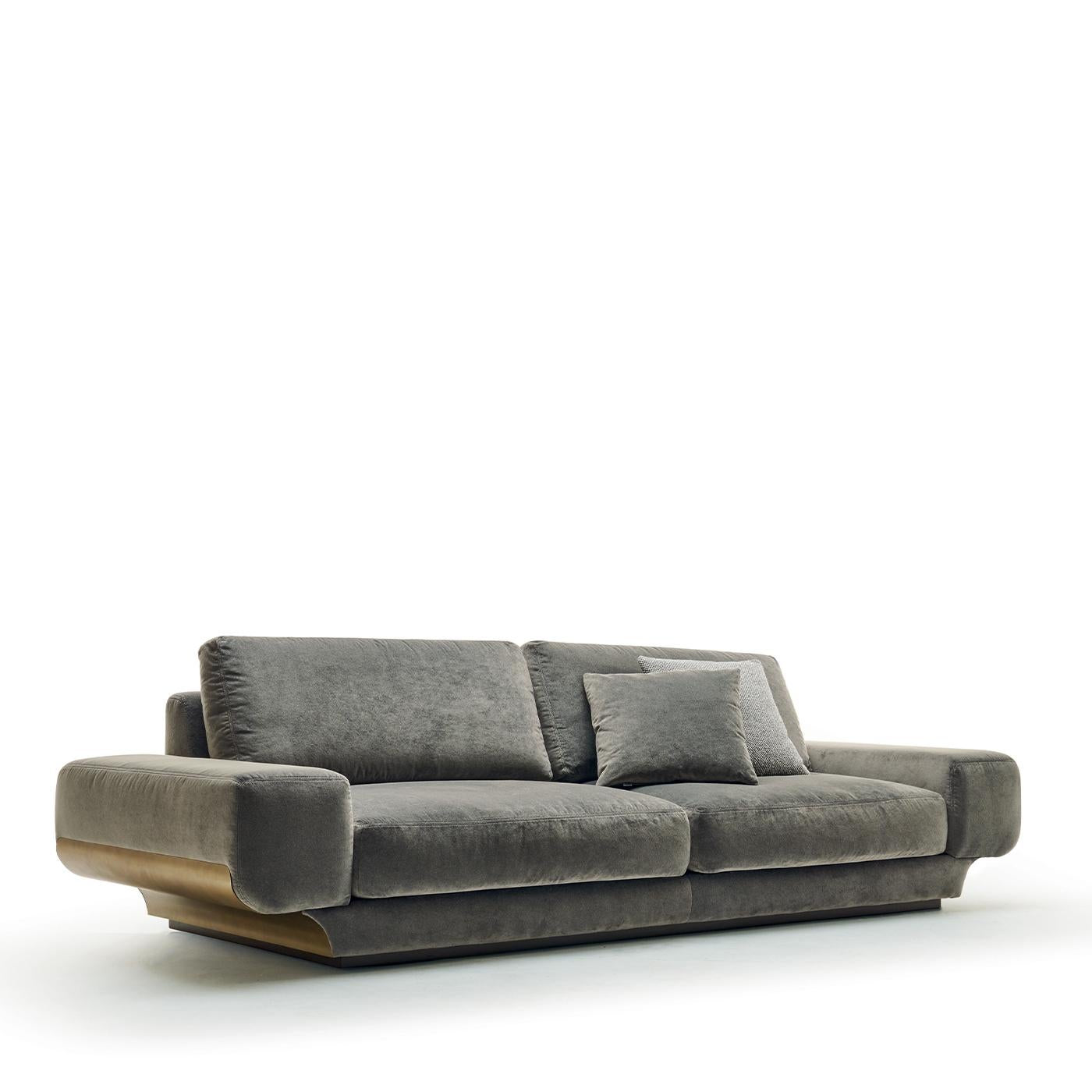 https://a.1stdibscdn.com/milo-gray-fabric-with-aluminum-details-3-seater-sofa-by-zanaboni-for-sale-picture-5/f_17062/f_450905621747664625246/1742299260207_STTRNY_0000_MILO_20_285_29_master.jpg