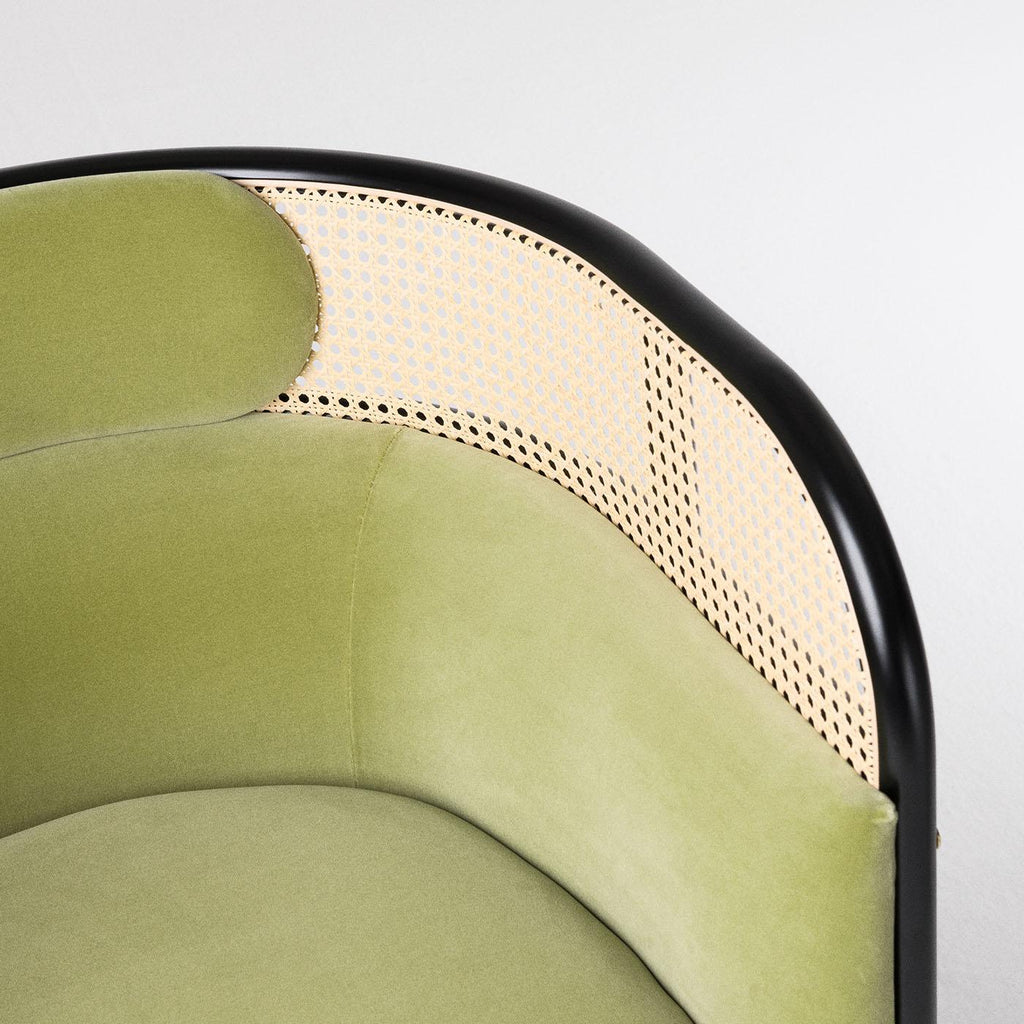 https://a.1stdibscdn.com/targa-petit-green-velvet-armchair-by-gamfratesi-for-sale-picture-7/f_17062/f_470659221760601168775/1748515817620_STTRNY_0001_TargaPetitbyGamFratei_14__master.jpg