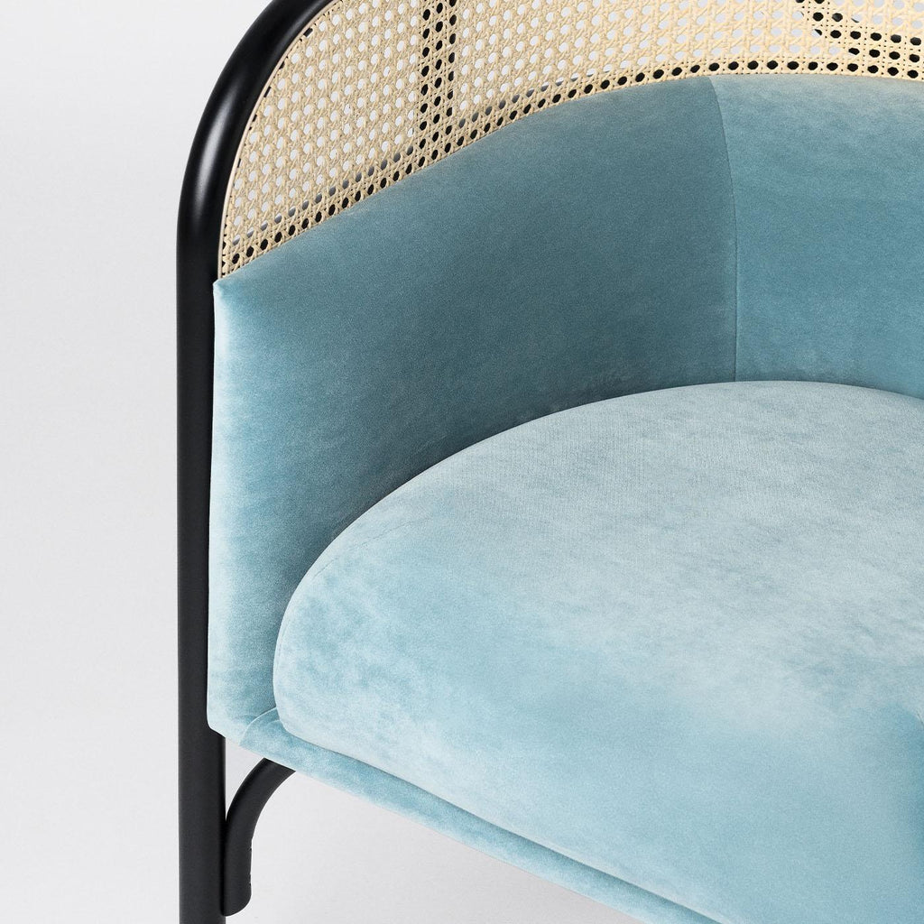 https://a.1stdibscdn.com/targa-petit-light-blue-velvet-armchair-for-sale-picture-2/f_17062/f_470698721760620894217/1748516139472_STTRNY_0007_TargaPetitbyGamFratei_7__master.jpg