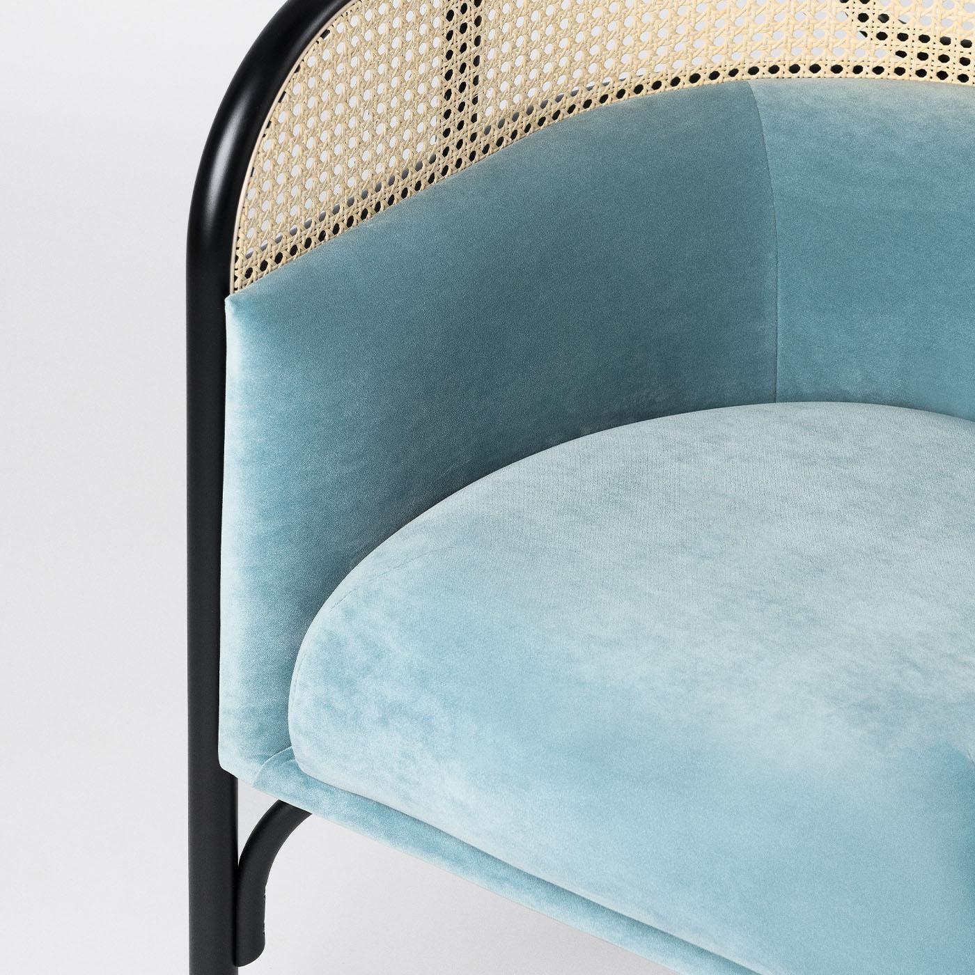 https://a.1stdibscdn.com/targa-petit-light-blue-velvet-armchair-for-sale-picture-2/f_17062/f_470698721760620894217/1748516139472_STTRNY_0007_TargaPetitbyGamFratei_7__master.jpg