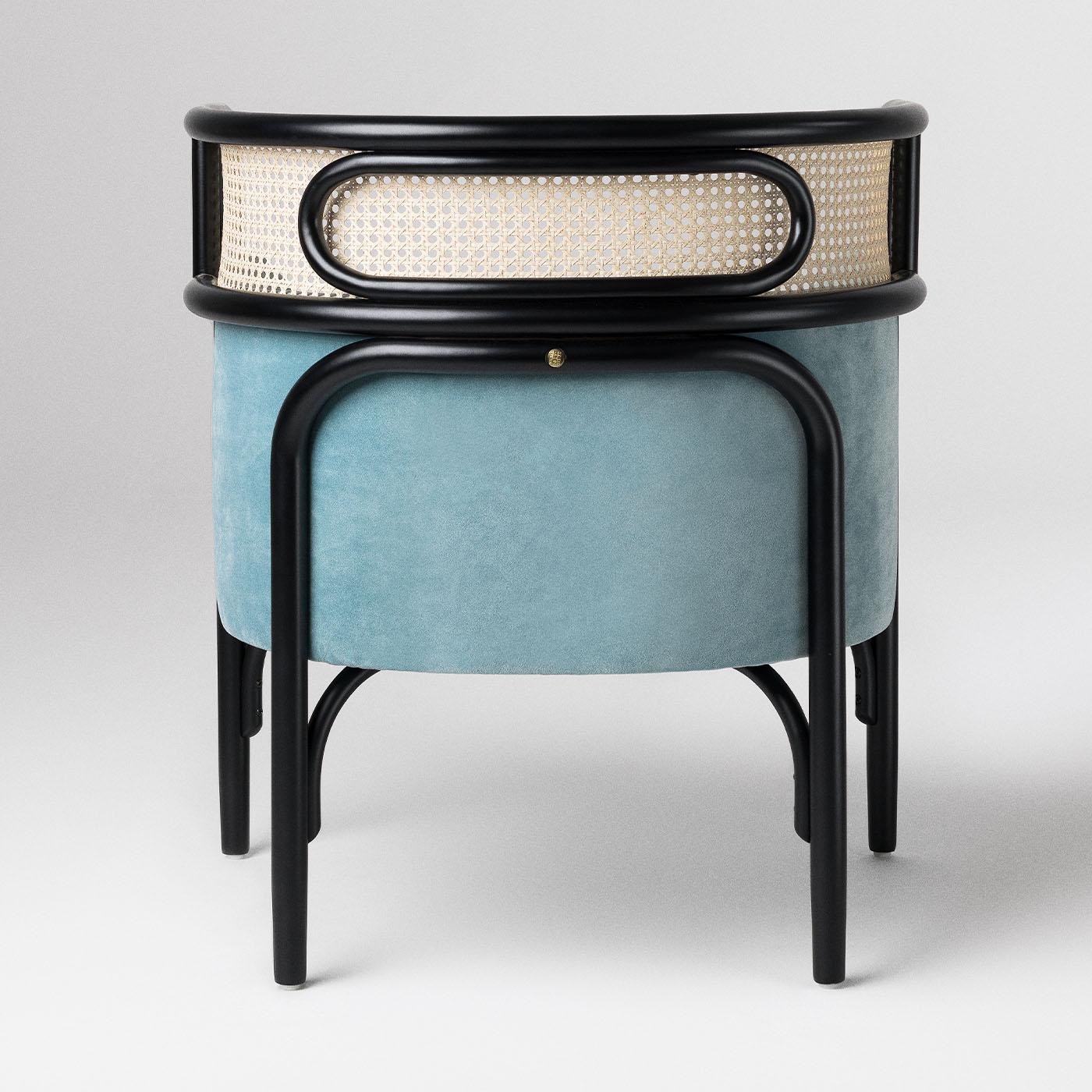 https://a.1stdibscdn.com/targa-petit-light-blue-velvet-armchair-for-sale-picture-6/f_17062/f_470698721760620894279/1748516139503_STTRNY_0010_TargaPetitbyGamFratei_4__master.jpg