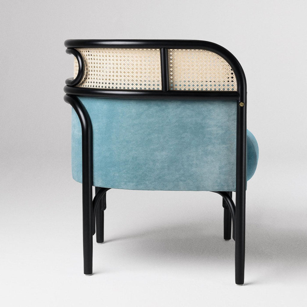 https://a.1stdibscdn.com/targa-petit-light-blue-velvet-armchair-for-sale-picture-5/f_17062/f_470698721760620894213/1748516139510_STTRNY_0011_TargaPetitbyGamFratei_3__master.jpg
