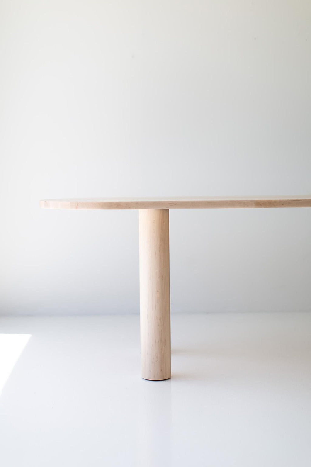 https://a.1stdibscdn.com/cava-modern-oval-dining-table-for-sale-picture-7/f_9720/f_359458521693930244637/17486102_modern_oval_dining_table_65740788_master.jpg