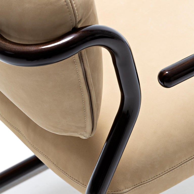https://a.1stdibscdn.com/modernista-beige-leather-chair-studiopepe-by-exteta-for-sale-picture-6/f_17062/f_473571421762180870330/1751881924747_RMMMNY_0026_ModernistaChairDett_master.jpg?width=768
