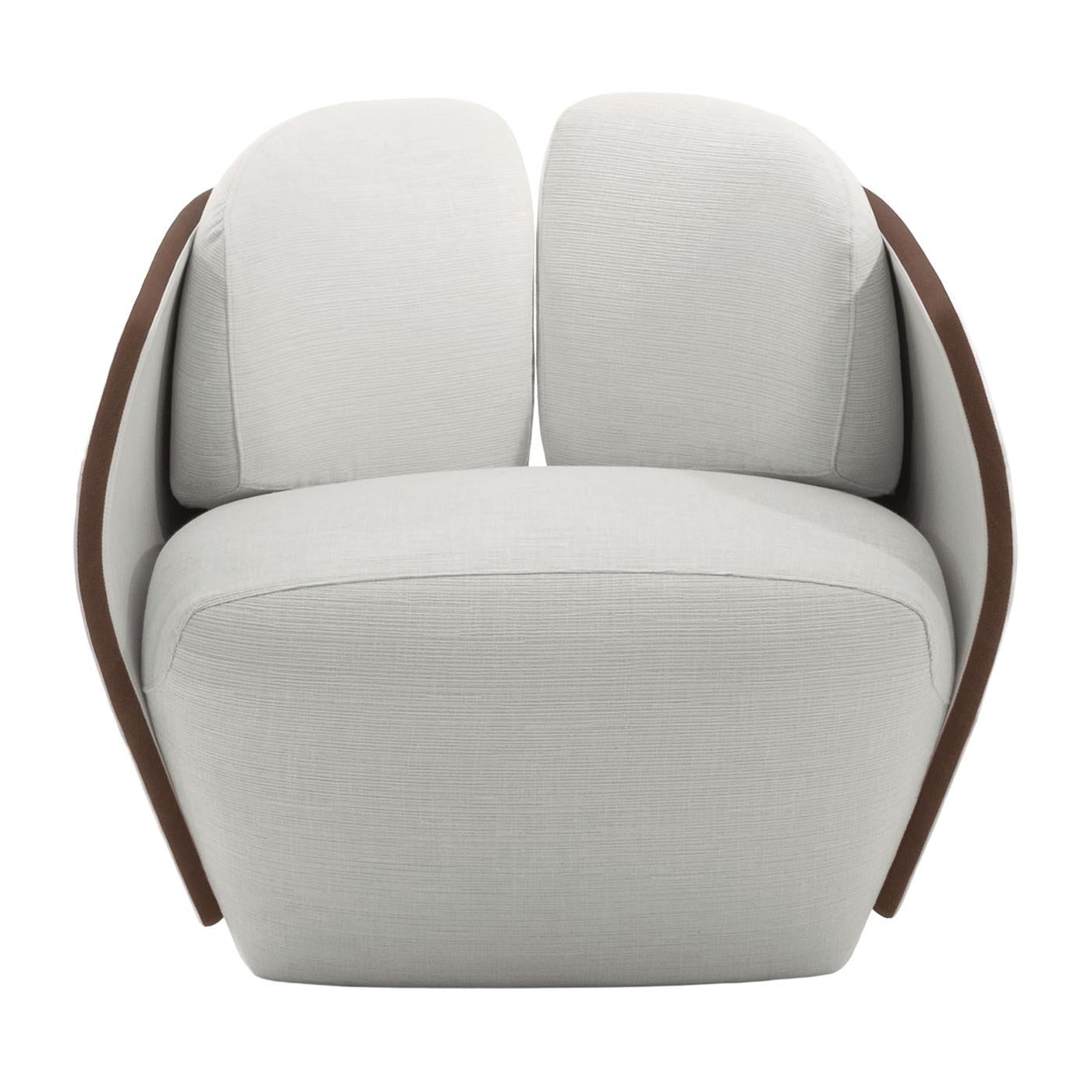 https://a.1stdibscdn.com/lorelei-white-fabric-and-leather-armchair-for-sale-picture-9/f_17062/f_479619221765533210822/1761321050500_RMMMNY_0003_0010_Giorgetti_SL_Lorelei_armchair_010_HR_2__master.jpg