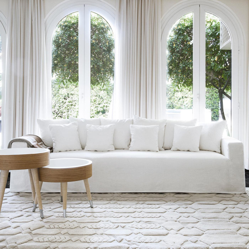 https://a.1stdibscdn.com/hamptons-white-sofa-from-the-collezione-riviera-for-sale-picture-3/f_17062/f_483832621768814602270/1763372274491_ESRTNY_0093_HAMPTONS_sofa_01_1__master.jpg