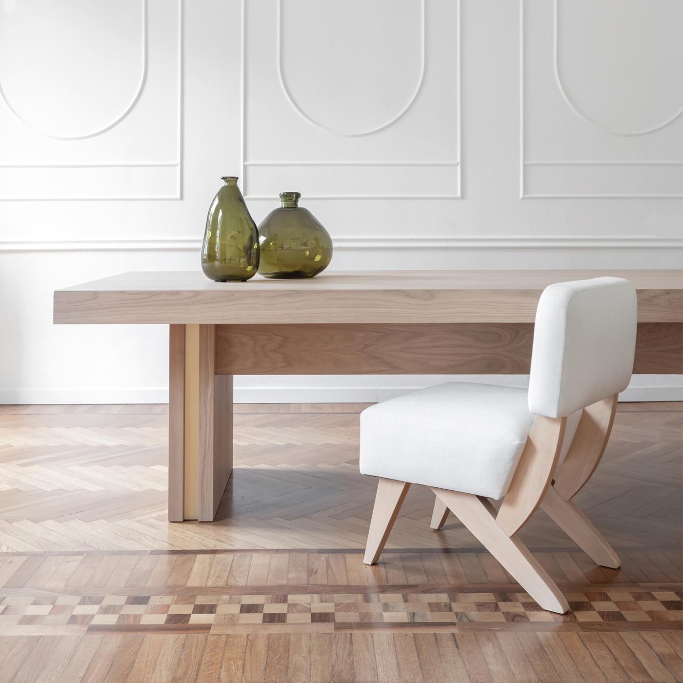 https://a.1stdibscdn.com/sainte-maxime-white-dining-chair-from-the-collezione-riviera-for-sale-picture-2/f_17062/f_483177021768402142254/1763376690854_ESRTNY_0013_SAINTEMAXIMEsedia_01_1__master.jpg