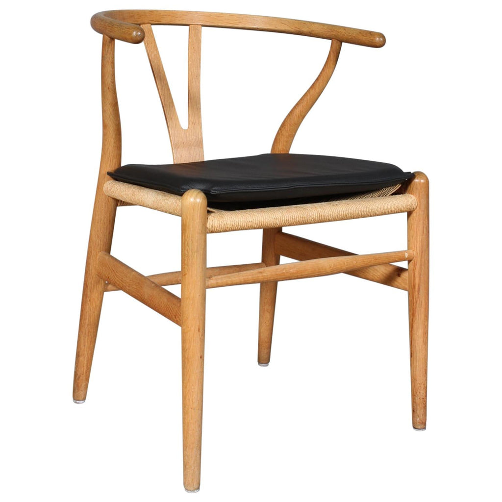 https://a.1stdibscdn.com/hans-j-wegner-cushion-for-wishbone-chair-ch24-for-sale/1121189/f_176406821579586912882/17640682_master.jpg