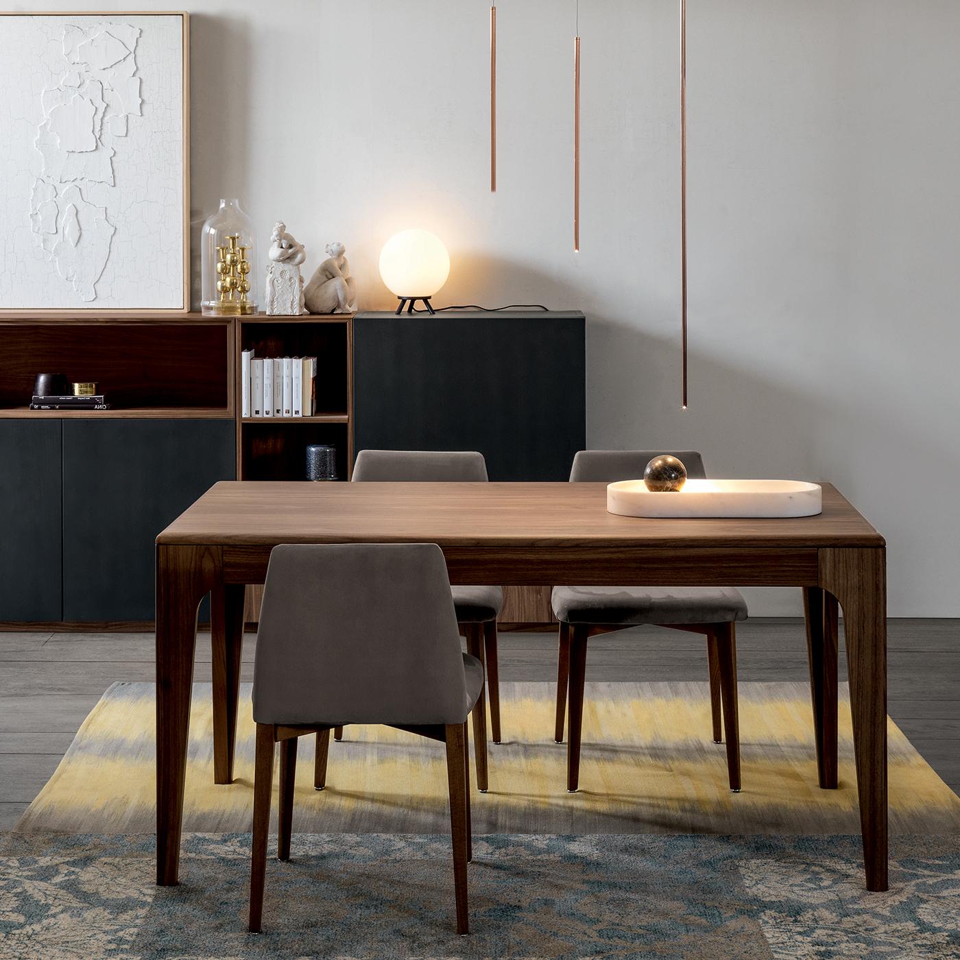 https://a.1stdibscdn.com/domino-rectangular-canaletto-walnut-extendable-dining-table-for-sale-picture-5/f_17062/f_483229621768407133675/1764252867045_ESRTNY_0022_C16_Tavolo_master.jpg