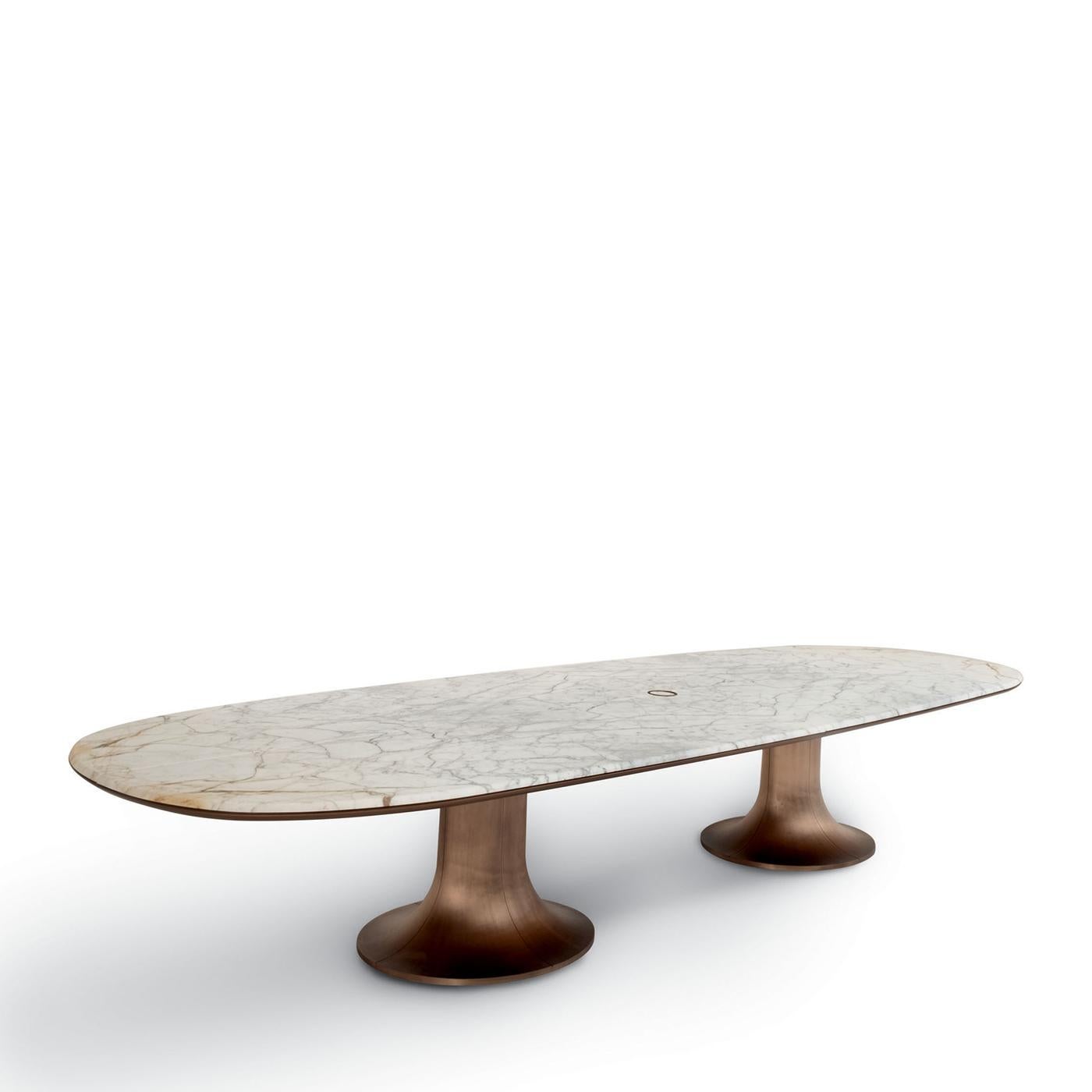 https://a.1stdibscdn.com/mizar-cast-bronze-base-with-calacatta-marble-top-large-dining-table-for-sale-picture-6/f_17062/f_483885821768837313480/1765297641252_RATENY_0074_1_Giorgetti_SL_Mizar_table_004_HR_Copia_2__master.jpg