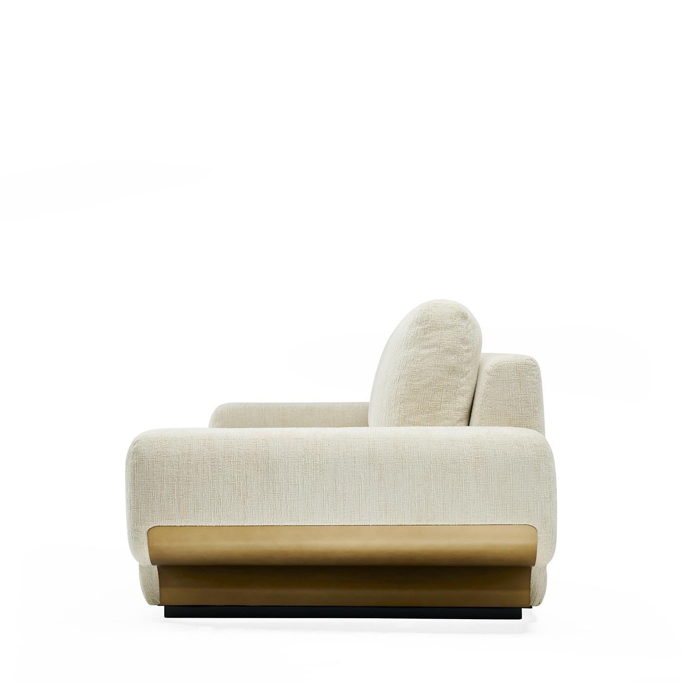 https://a.1stdibscdn.com/milo-3-seater-ivory-sofa-for-sale-picture-5/f_17062/f_486413121770133946954/1766507951969_RATENY_0073_MILO_2__master.jpg
