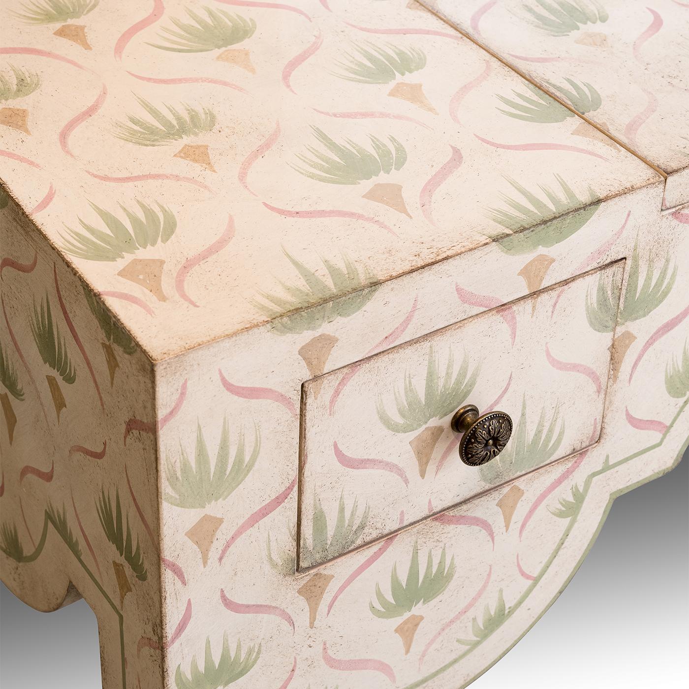 https://a.1stdibscdn.com/san-samuele-onyx-white-floral-vanity-with-mirror-for-sale-picture-12/f_17062/f_487420621770721822848/1768211083853_ESRTNY_0041_MAU09303_1__master.jpg