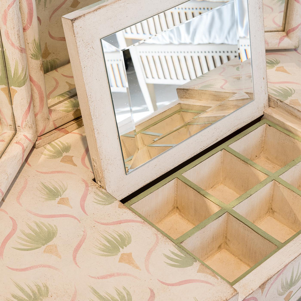 https://a.1stdibscdn.com/san-samuele-onyx-white-floral-vanity-with-mirror-for-sale-picture-6/f_17062/f_487420621770721820749/1768211083992_ESRTNY_0045_MAU09290_1__master.jpg