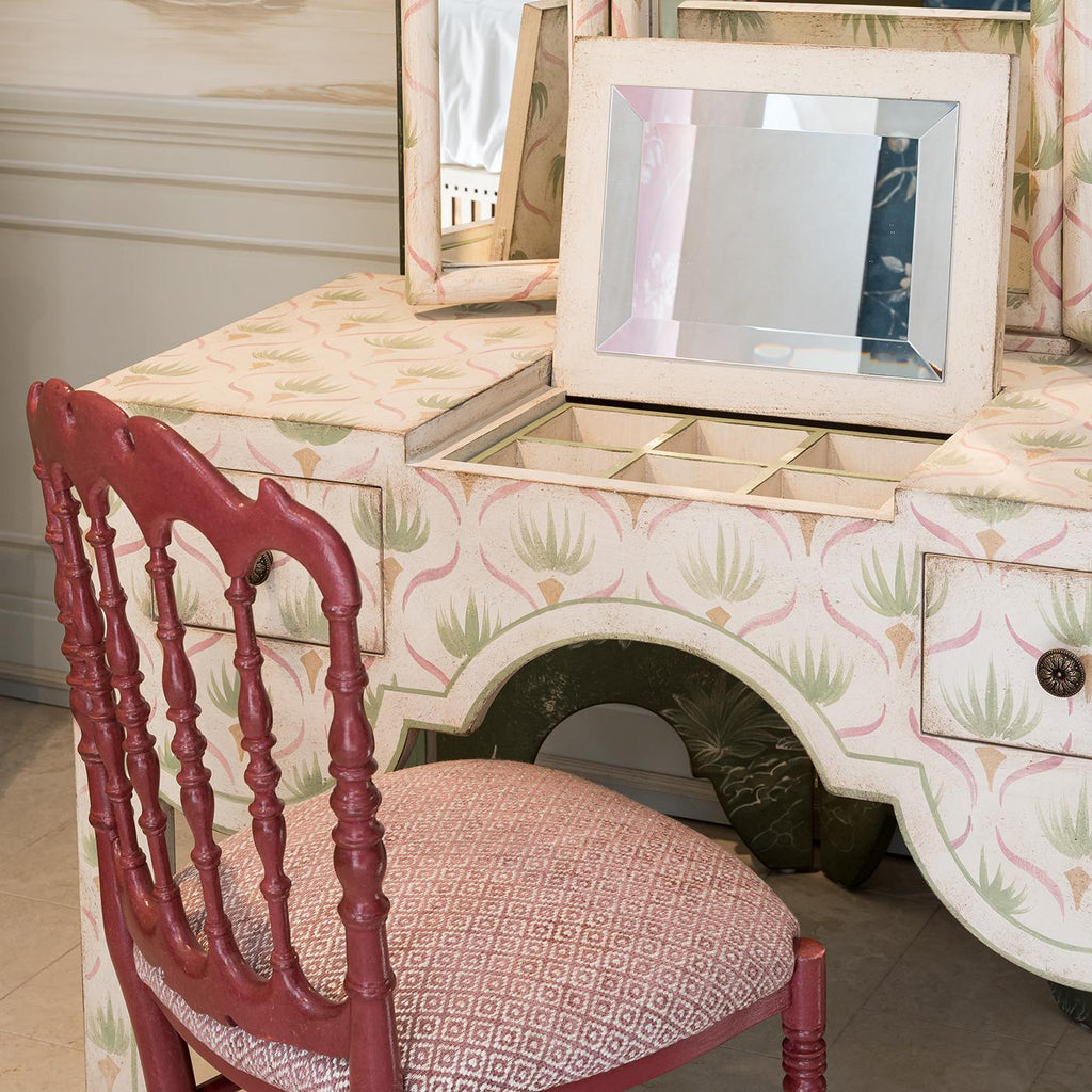 https://a.1stdibscdn.com/san-samuele-onyx-white-floral-vanity-with-mirror-for-sale-picture-3/f_17062/f_487420621770721820792/1768211084073_ESRTNY_0046_MAU09286_master.jpg
