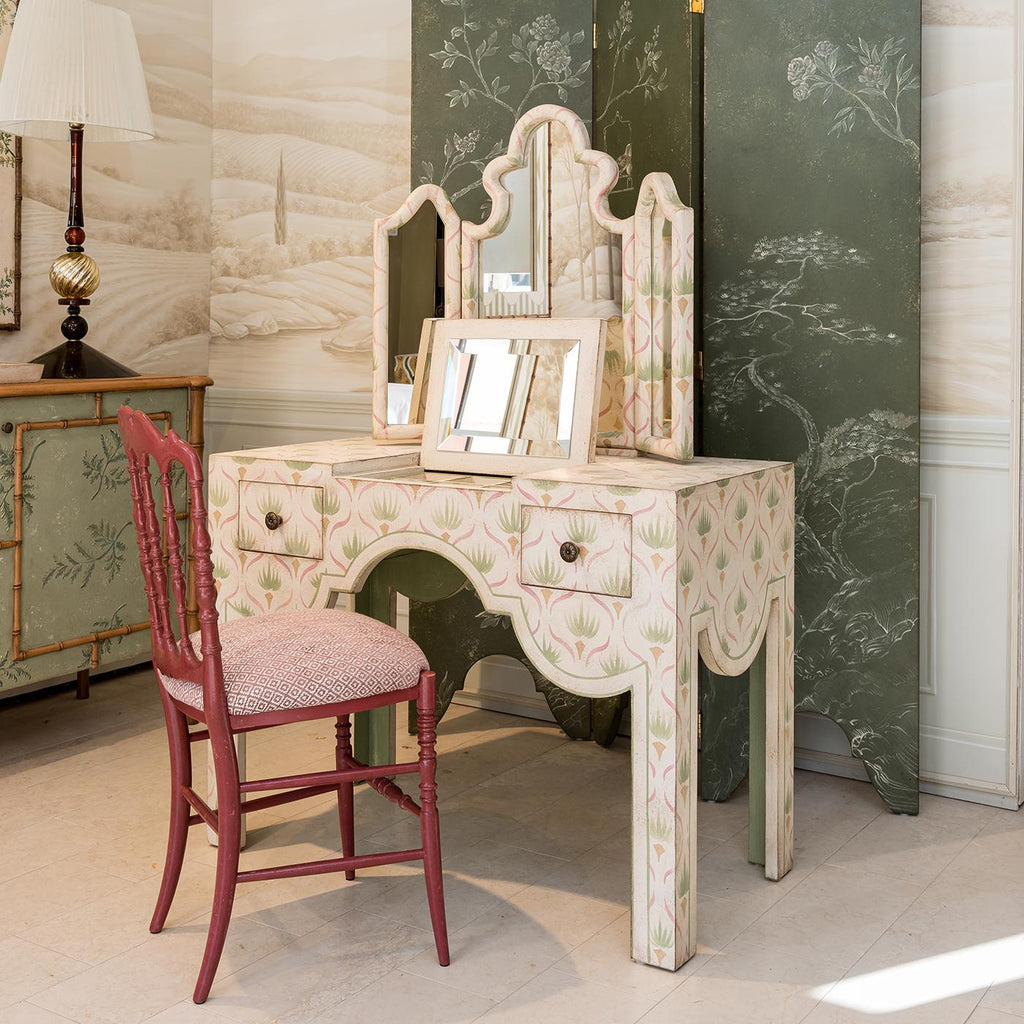 https://a.1stdibscdn.com/san-samuele-onyx-white-floral-vanity-with-mirror-for-sale-picture-4/f_17062/f_487420621770721820737/1768211084157_ESRTNY_0049_MAU09281_Copia_1__master.jpg