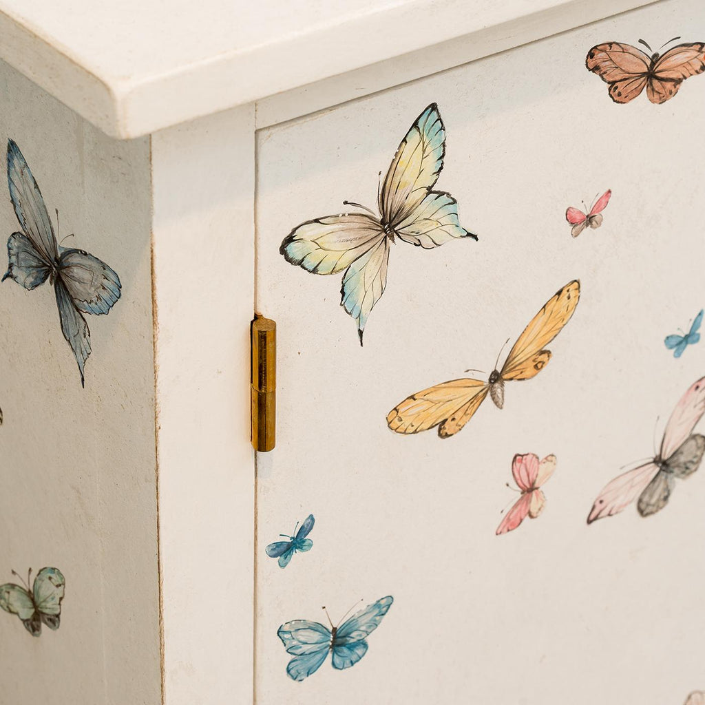 https://a.1stdibscdn.com/barberini-small-chalky-white-with-butterflies-cabinet-for-sale-picture-12/f_17062/f_487805821770912703100/1768213770676_ESRTNY_0029_MAU09396_master.jpg