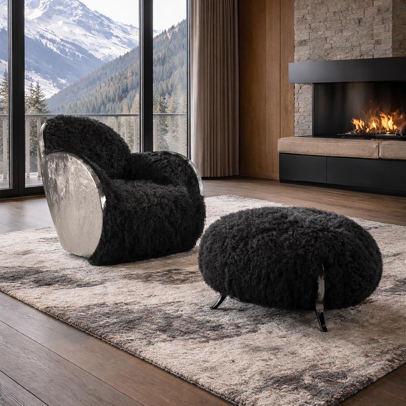 https://a.1stdibscdn.com/egg-lush-silver-and-black-fur-swivel-armchair-for-sale-picture-6/f_17062/f_487784821770905575345/1769180267290_RMSENY_0008_Poltronauovofogliaargentoambientata_master.jpg