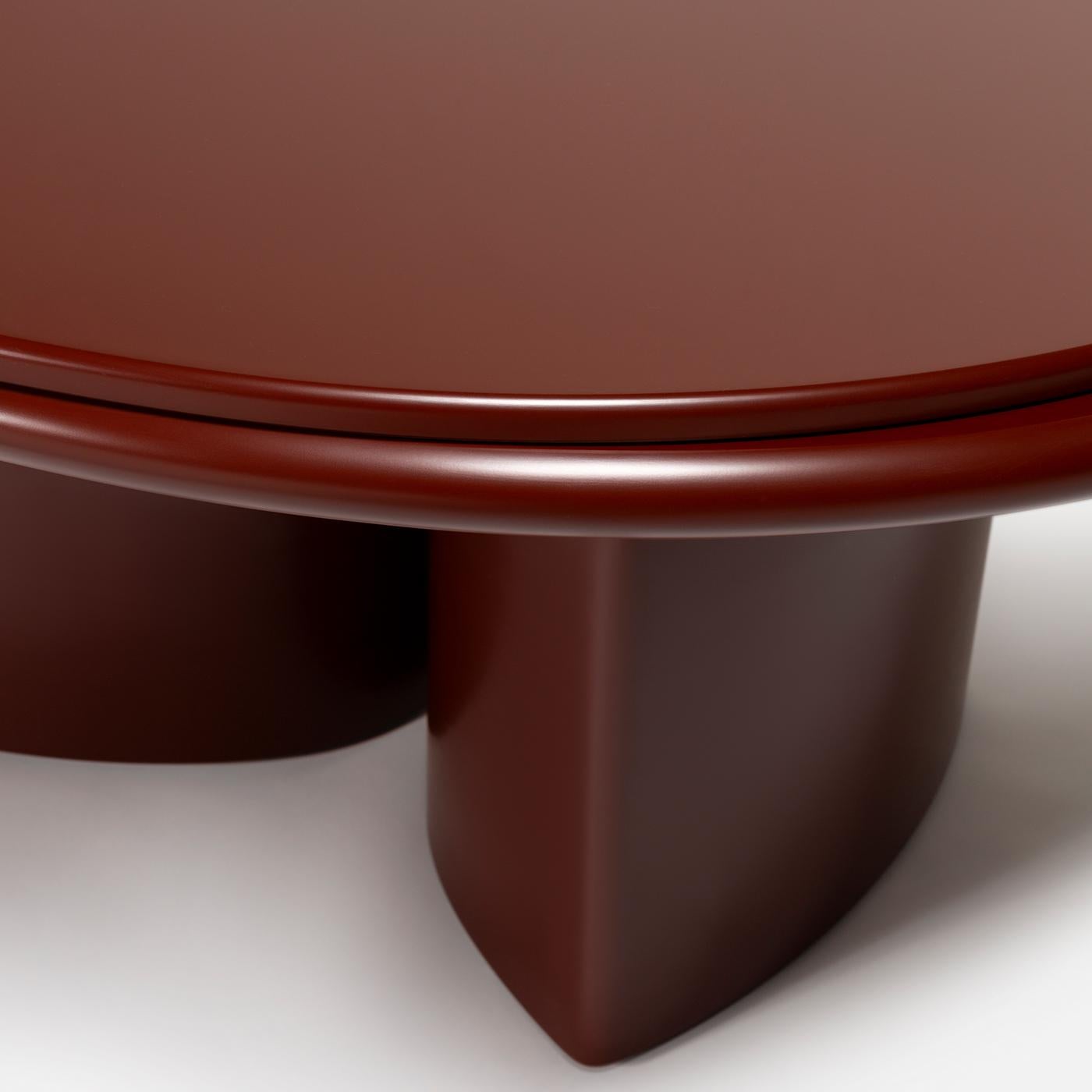 https://a.1stdibscdn.com/double-r-amarone-red-lacquered-wood-dining-table-for-sale-picture-3/f_17062/f_493933621774600671317/1770652461947_MEATNY_0064_Double_R_CarpaneseHome_Simone_Bonanni_123_5__master.jpg