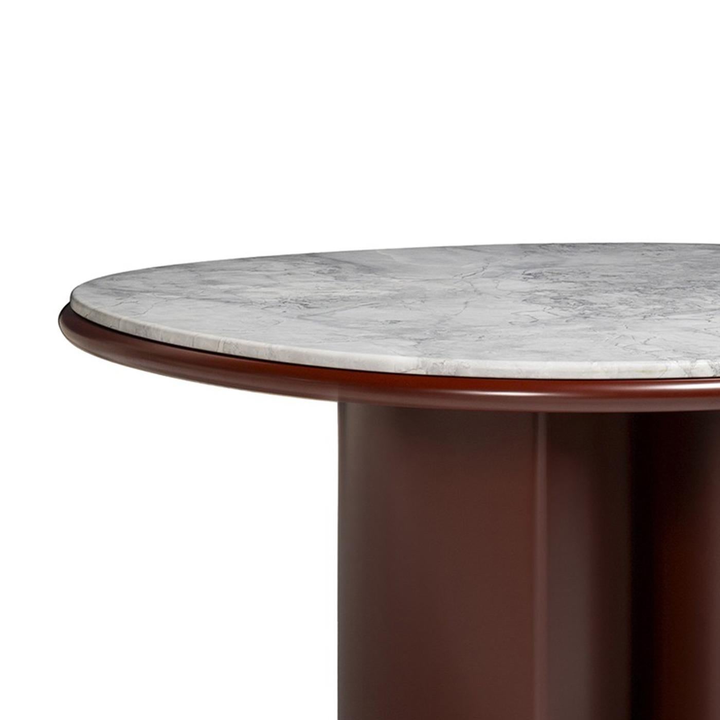 https://a.1stdibscdn.com/double-r-amarone-red-lacquered-wood-white-carrara-marble-top-dining-table-for-sale-picture-8/f_17062/f_493814221774521981430/1771500720798_MEATNY_0000_0005_0000_Double_R_MarbleLacquered_7__master.jpg