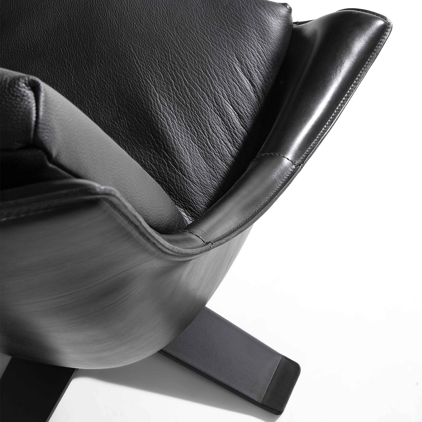 https://a.1stdibscdn.com/lullaby-black-leather-swivel-armchair-for-sale-picture-9/f_17062/f_495869821775726431158/1773394461742_RMSENY_0069_32A2897_master.jpg