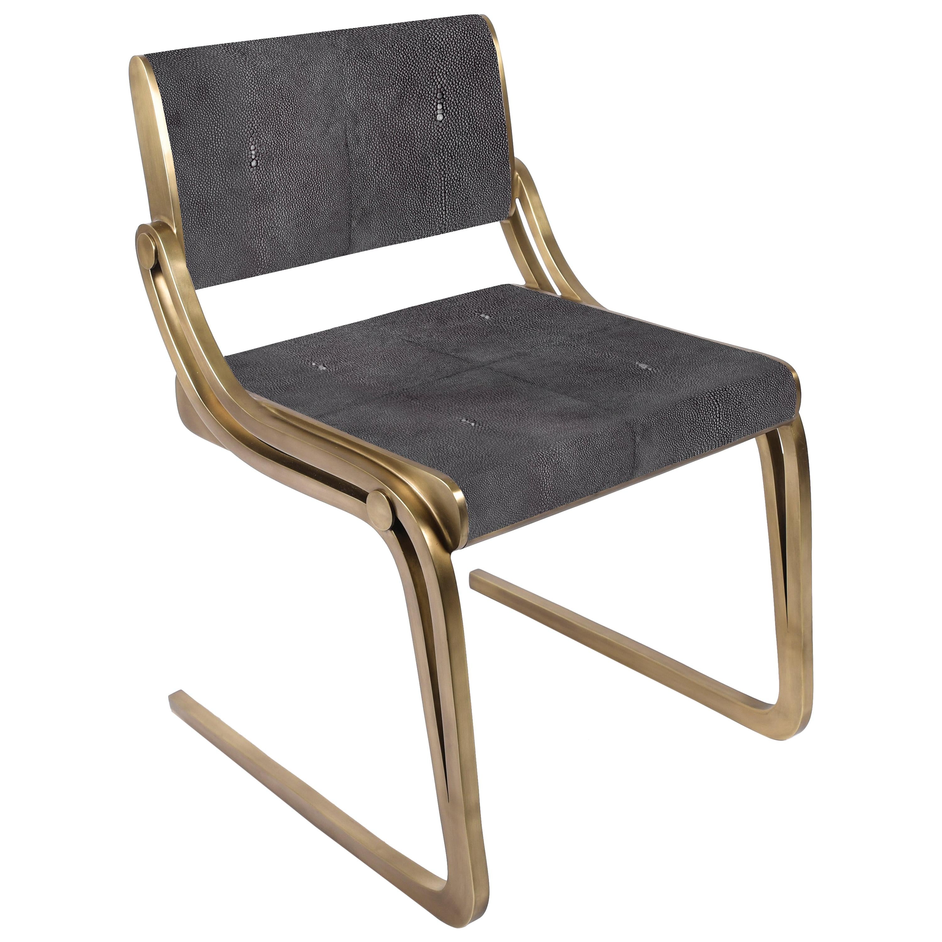 https://a.1stdibscdn.com/oxford-chair-black-shagreen-and-bronze-patina-brass-by-ry-augousti-for-sale/1121189/f_178969611599666094247/17896961_master.jpg