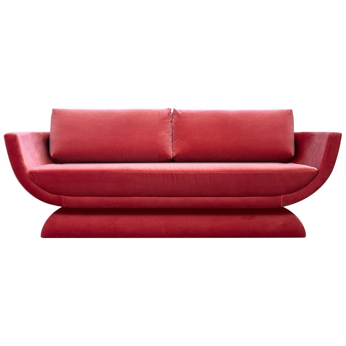 https://a.1stdibscdn.com/oscar-contemporary-velvet-sofa-for-sale/1121189/f_179042311581437578873/17904231_master.jpg